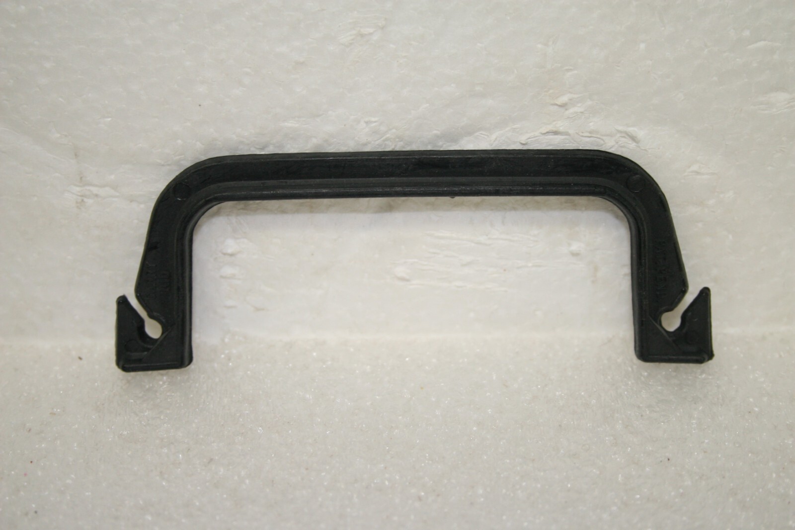 PLASTIC HEAVY DUTY BAG HANDLE GRIPS ABOUT 1200 COUNT GRAB IT HANDLES