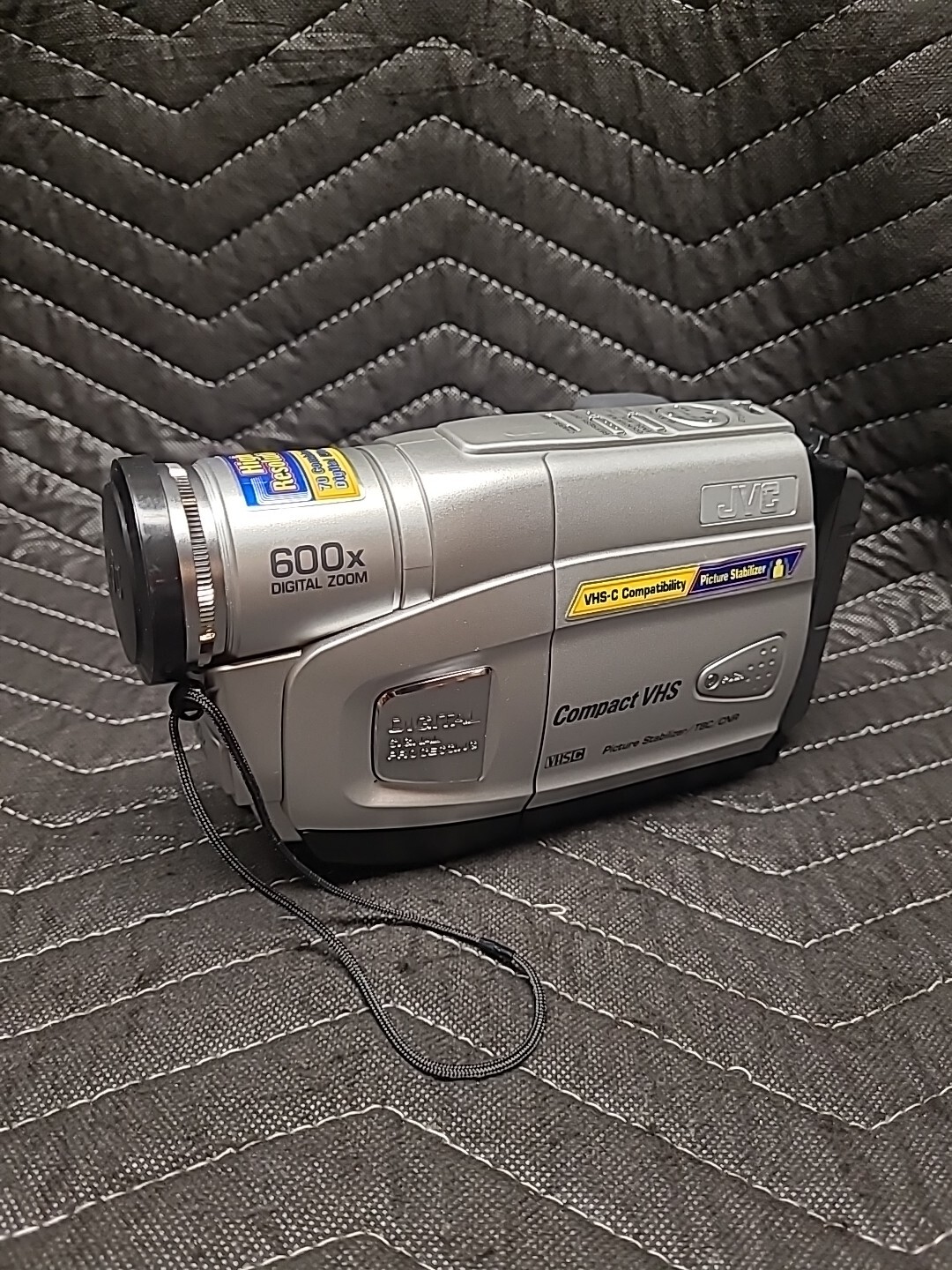 JVC Compact VHS Camcorder VHSC Model GR-AX880U 600x Digital Zoom High Resolution