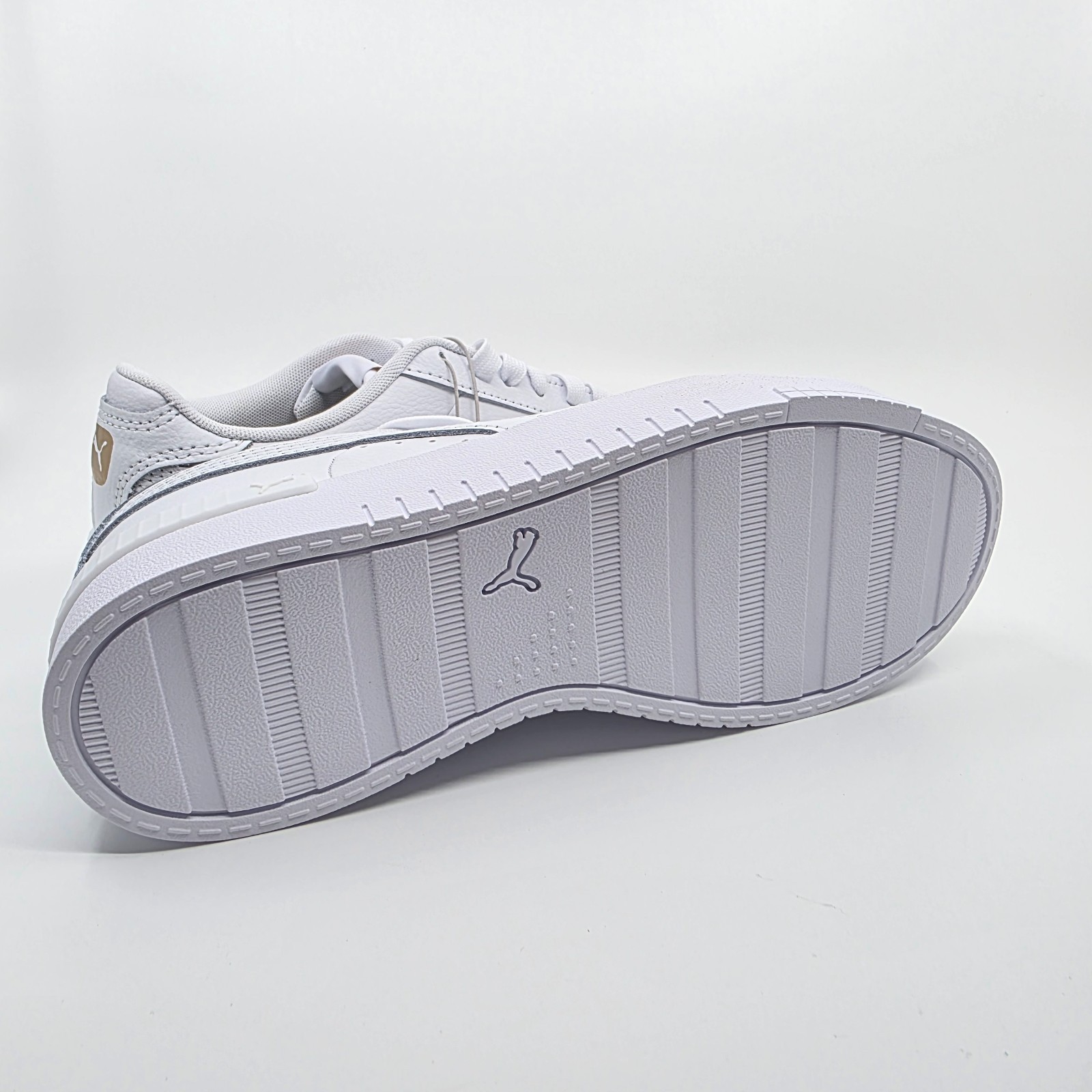 PUMA COURT SNEAKER,WHITE SIZE 7. 7.5, 8,9, 11