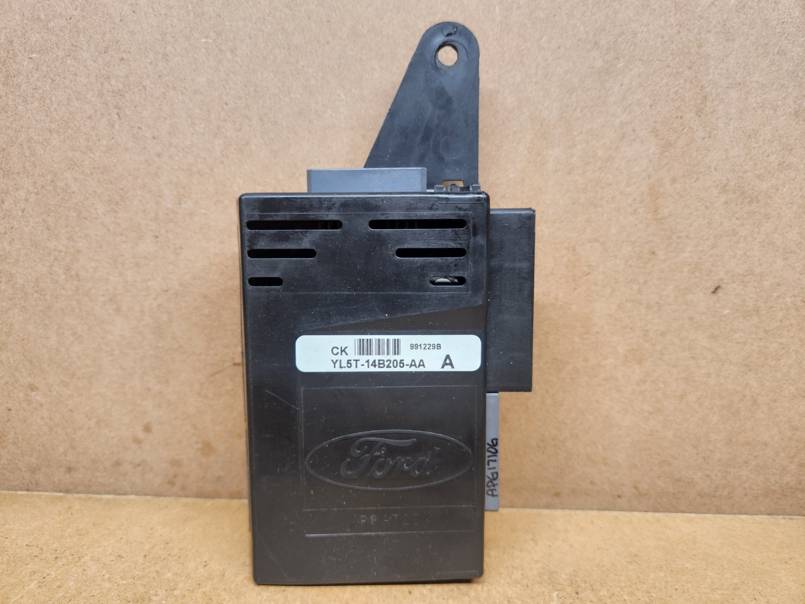 1999-2000 Ford Ranger GEM Module Part# YL5T-14B205-AA