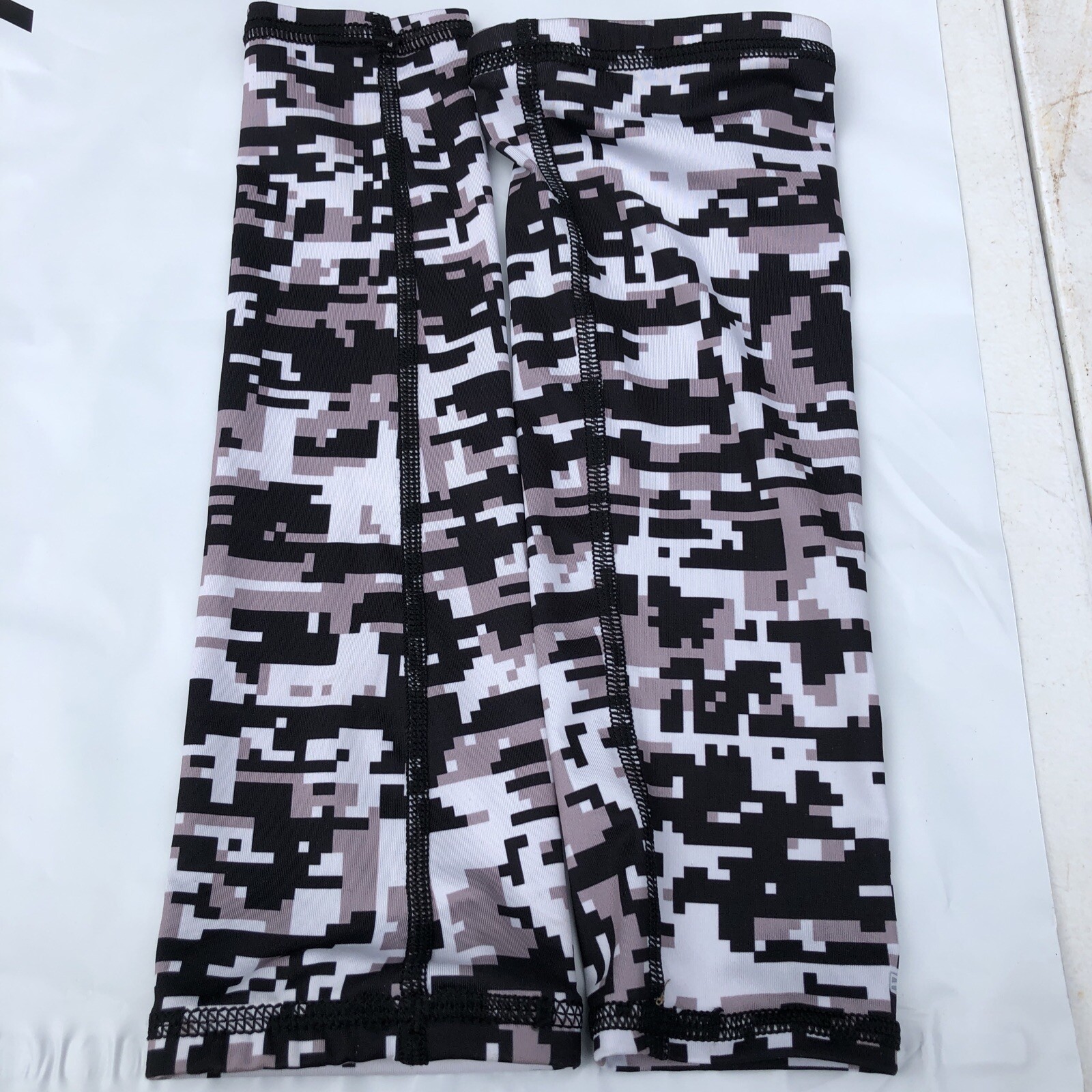 2-Small Evo Shield White Black Camo