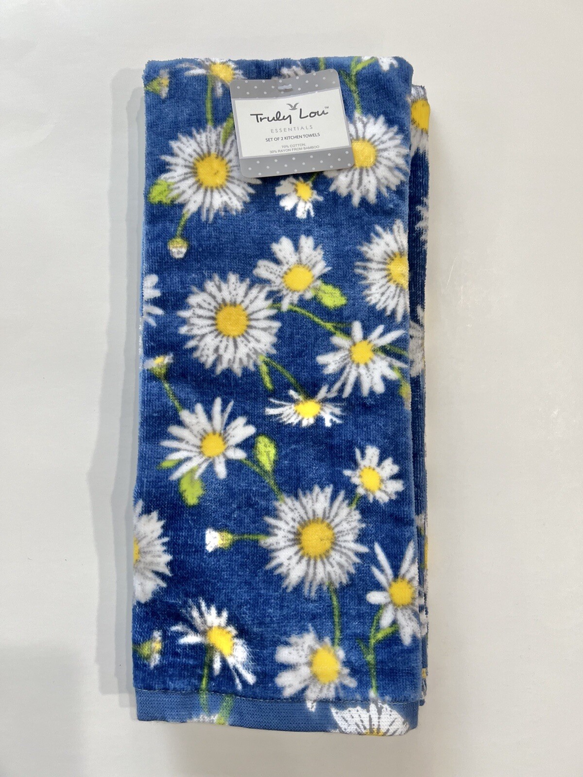 Truly Lou Set of 2 Identical Terrycloth Kitchen Towels Daisy Flower NWT