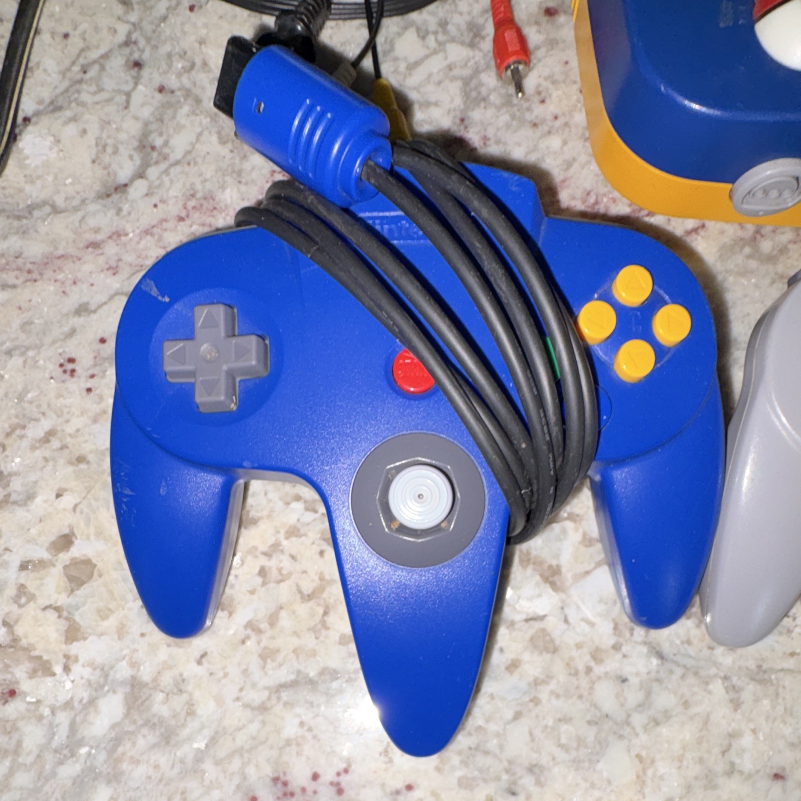 N64 Pikachu Edition w/3 Controllers, AV/Power EXPANSION PACK INSTALLED