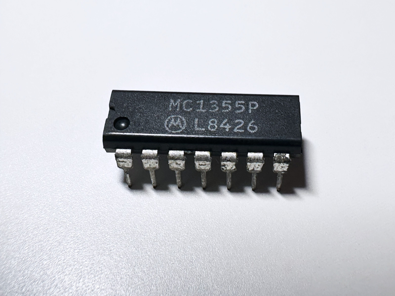5PCS MC1355P MOTOROLA Balanced 4 Stage High Gain FM IF Amplifier DIP-14