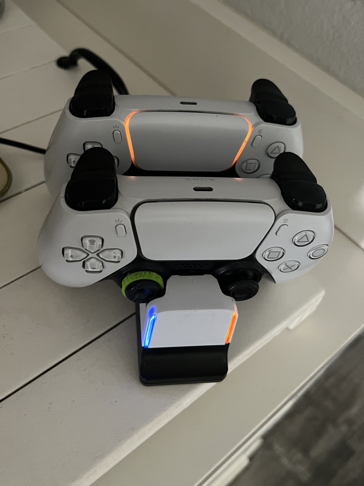 Insignia Dual Controller Charging Station For Playstation 5
