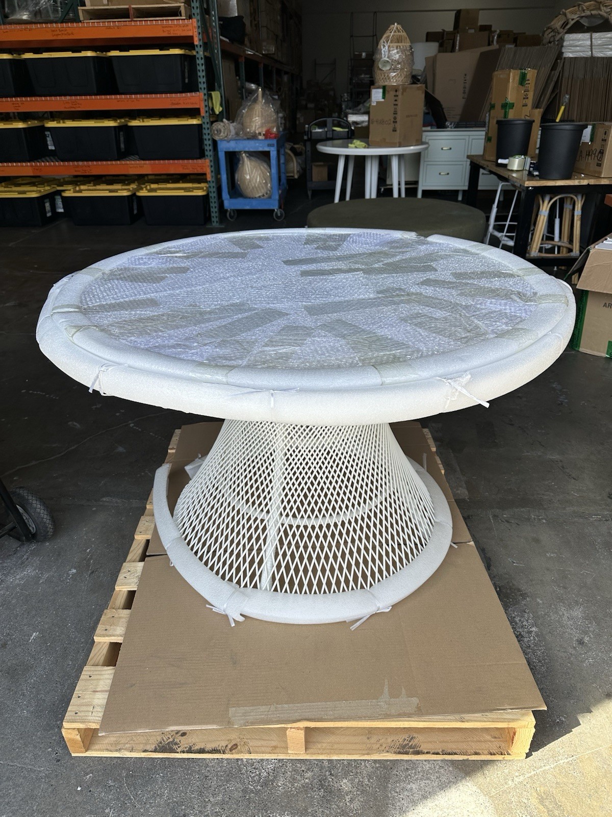 Serena & Lily Blithedale Dining Table (NO UMBRELLA HOLE)-White Frame/Glass Top