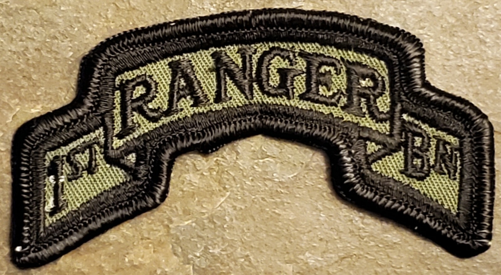 US ARMY 1st RANGER BATTALION AIRBORNE SUBDUED SCROLL TAB SUBDUED BDU UNIFORM ORG