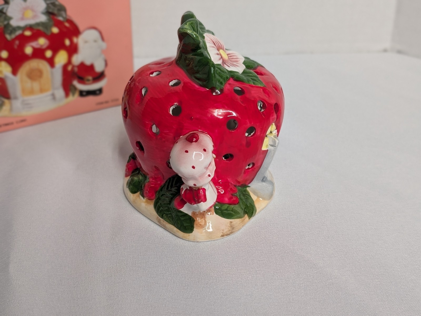 Vintage Santa Visits Strawberry Shortcake Lighted Ceramic House 1980 Read