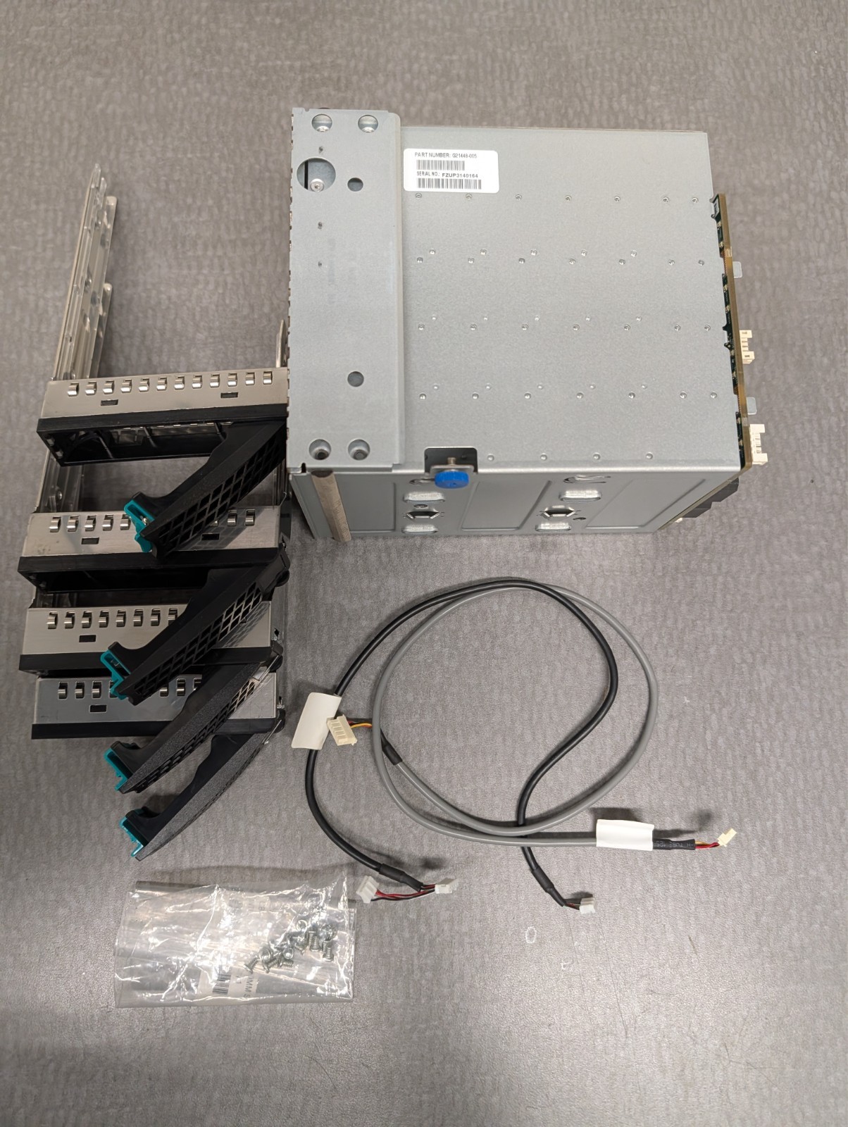 ** Intel Hot-Swap 4-Drive Cage G21448-005 for Servers