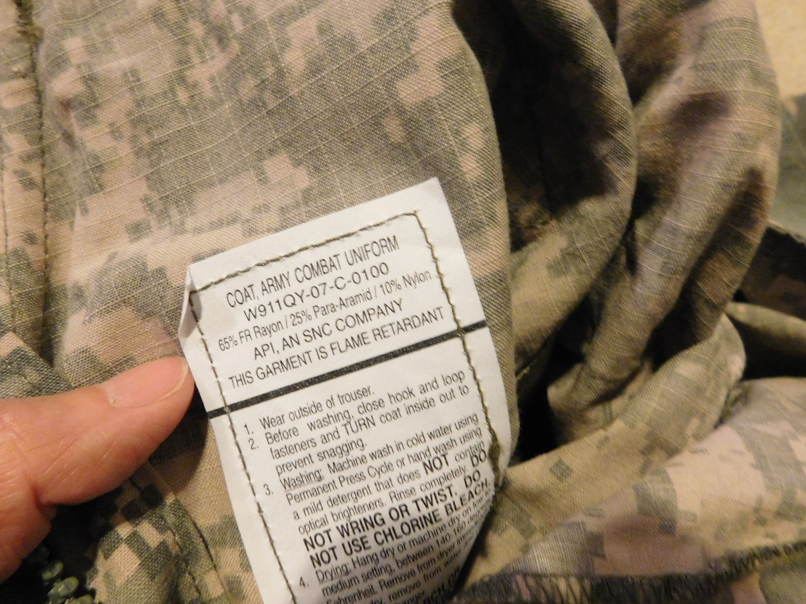US ARMY FLAME RESISTANT ACU TOP COAT SIZE MEDIUM- SHORT