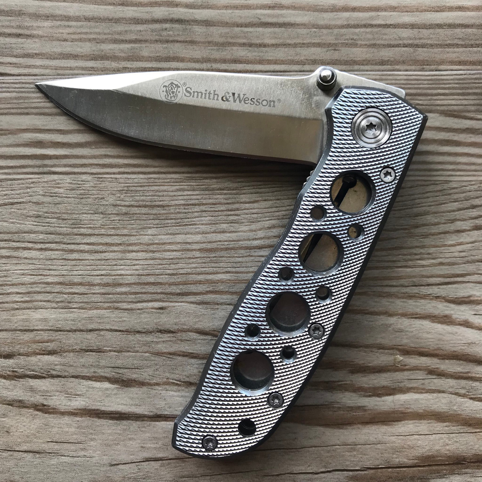 Smith & Wesson SS Extreme Ops CK105H Plain Edge Folding Knife Stainless