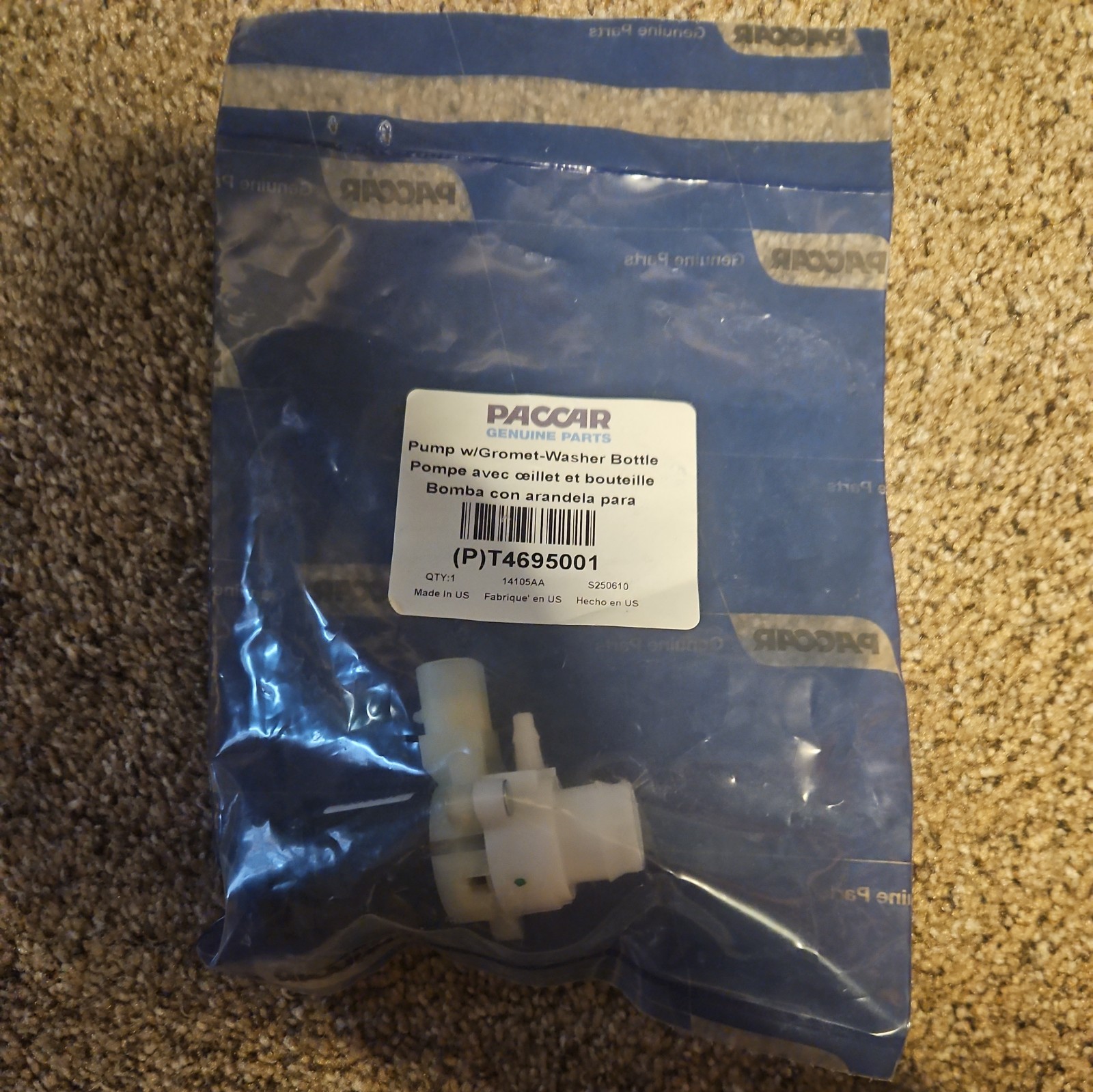 Genuine Paccar T4695001 Washer Pump With Grommet Peterbilt / Kenworth