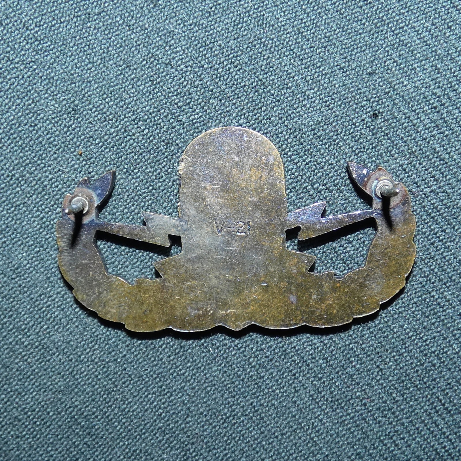 Original Vintage US Basic EOD Technician Qualification Insignia (subdued metal)