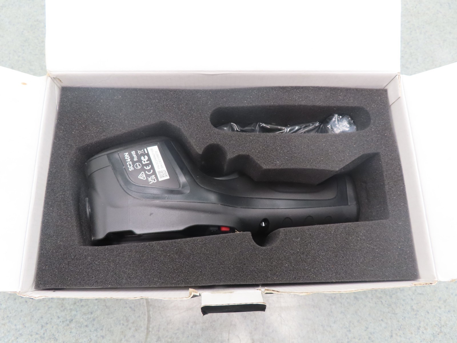 VEVOR  HANDHELD THERMAL CAMERA MODEL #SC240N ( BRAND NEW / OPEN BOX)