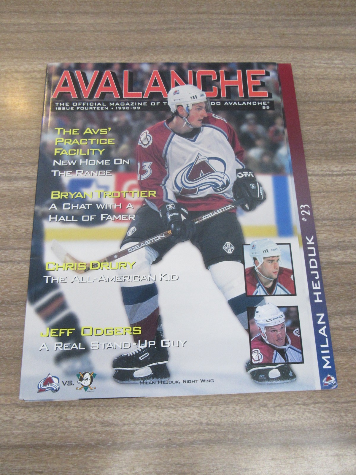 1998-99 Avalanche vs. Mighty Ducks Program w/ Roster Card 12/22/98 Milan Hejduk