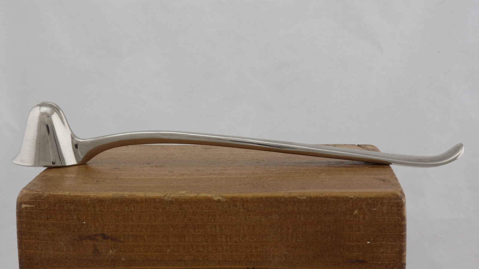 VINTAGE MCM HELMUT SHAPE SILVER CANDLE SNUFFER