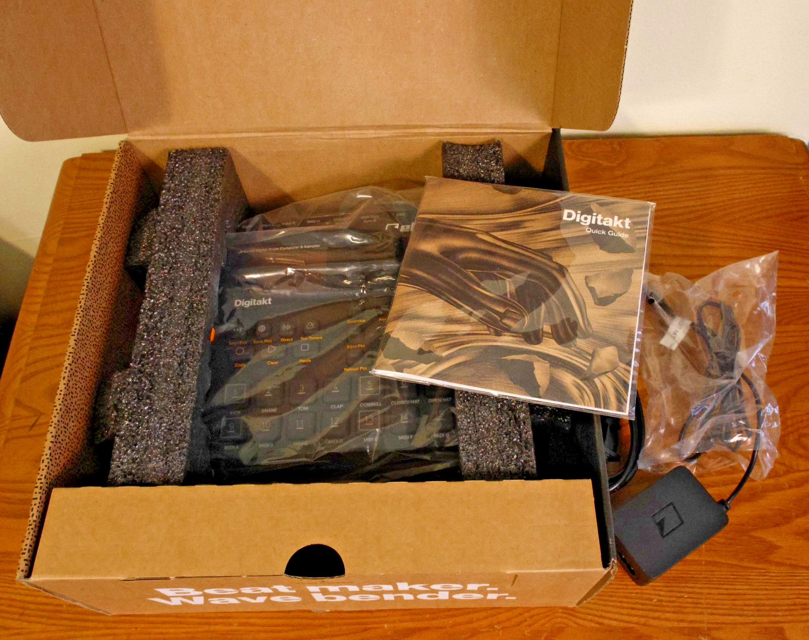Elektron Digitakt 8-Voice Digital Drum Computer and Sampler Mint condition