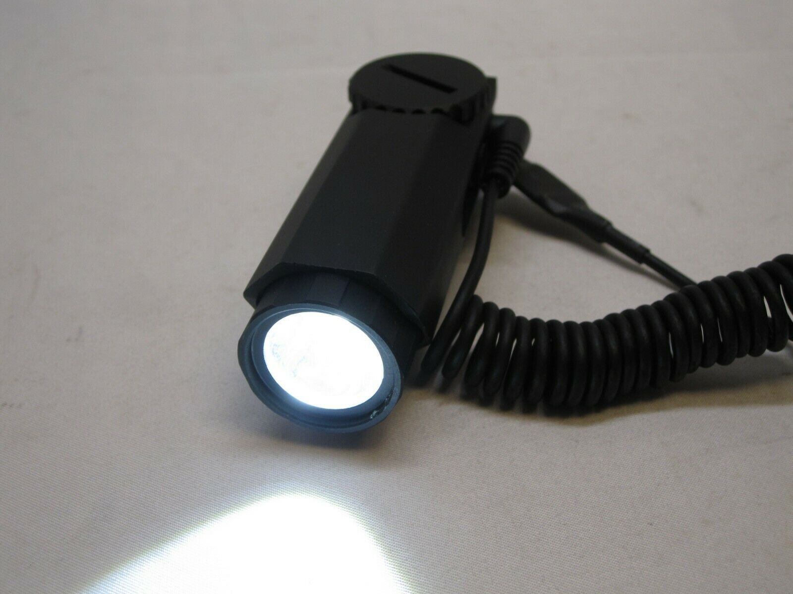 KEYMOD TACTICAL FLASHLIGHT DIRECT KEY-MOD MOUNT 3W 200 LUMENS w. CABLE SWITCH