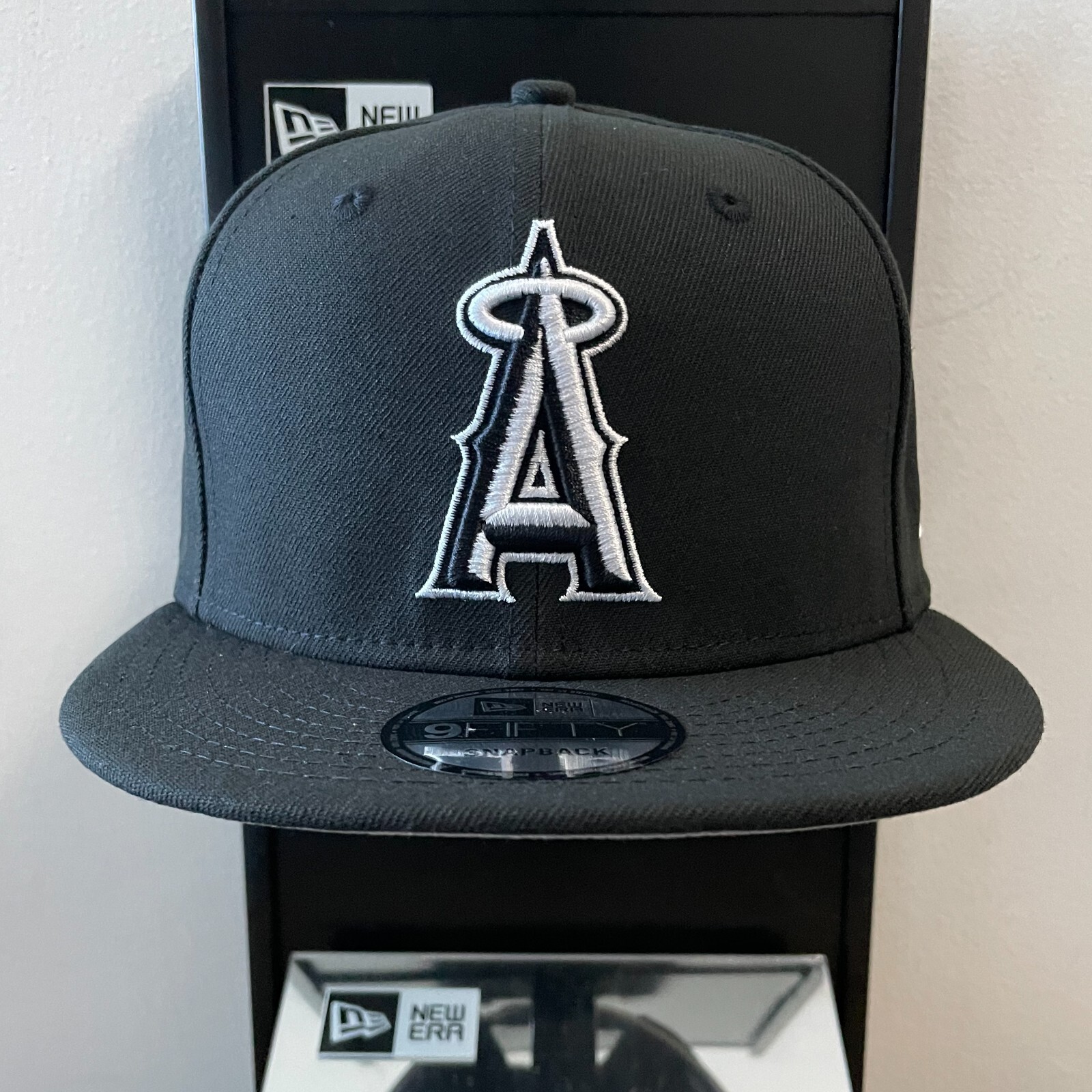 MLB - Anaheim Los Angeles Angels 9FIFTY Adjustable Snap-Back New Era Cap - Black