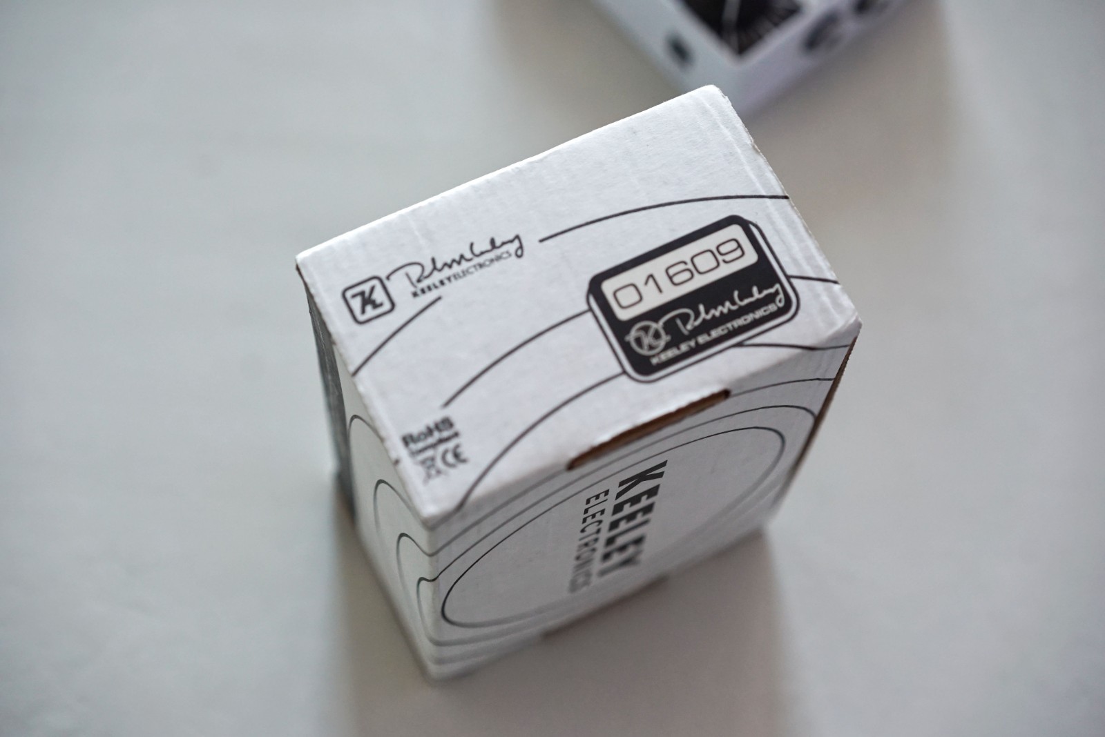 KEELEY SYNTH-1 Reverse Attack Fuzz Wave Generator Pedal Ltd Edition White RARE