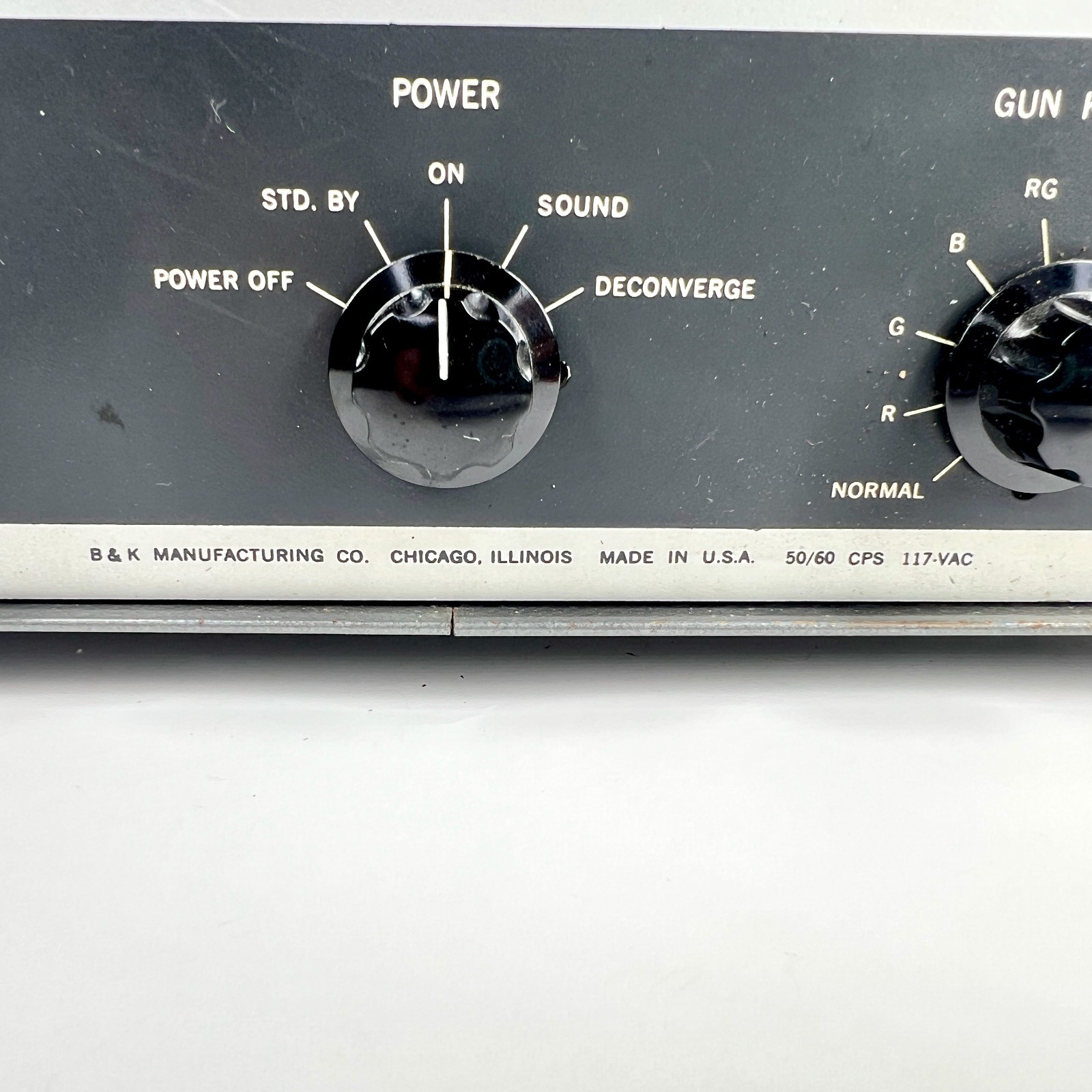 B&K Model 850 Color Analyst CRT TV Test Equipment - Powers On - READ BELOW