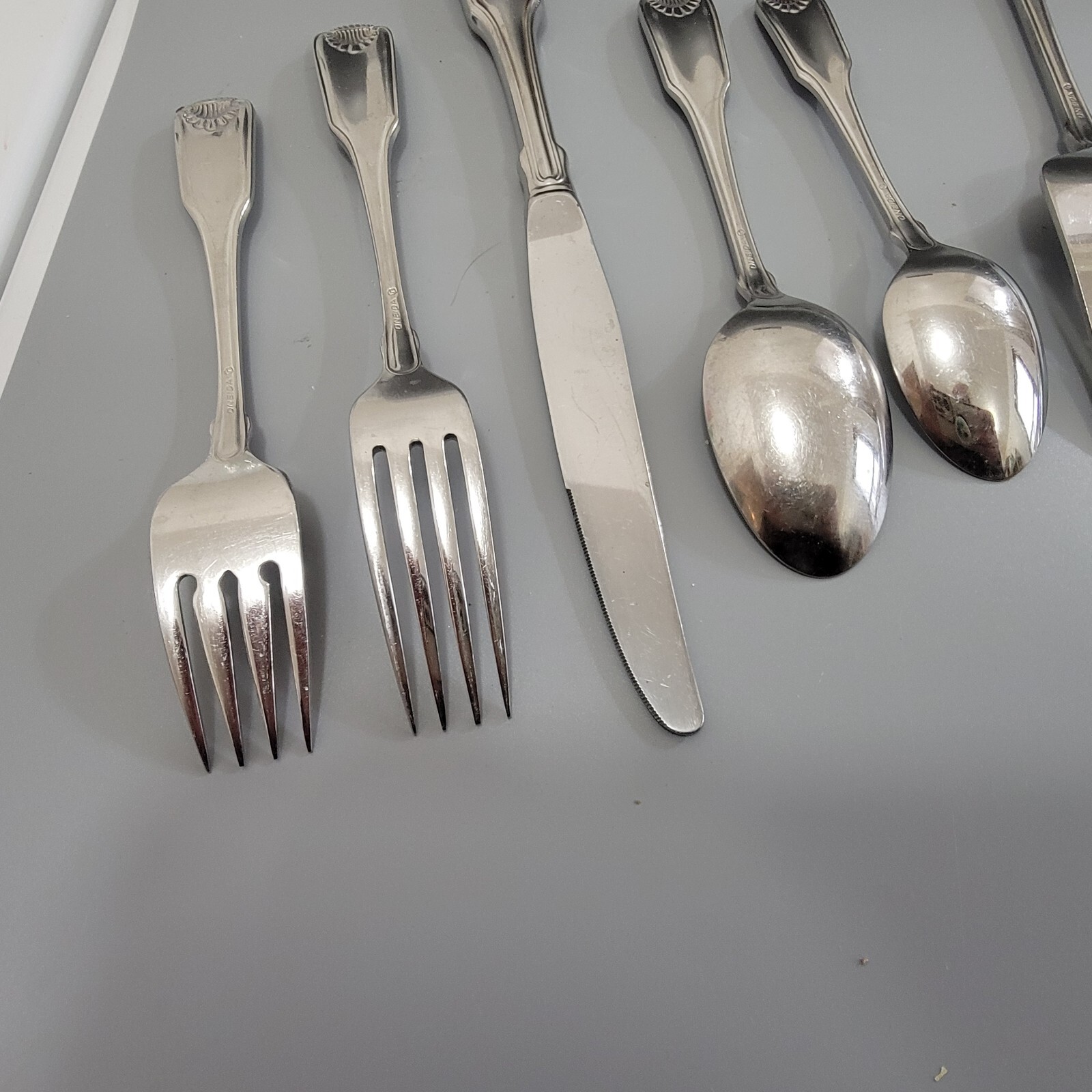Oneida CLASSIC SHELL C Stainless Cube Flatware Silverware Glossy UCHOOSE 1625