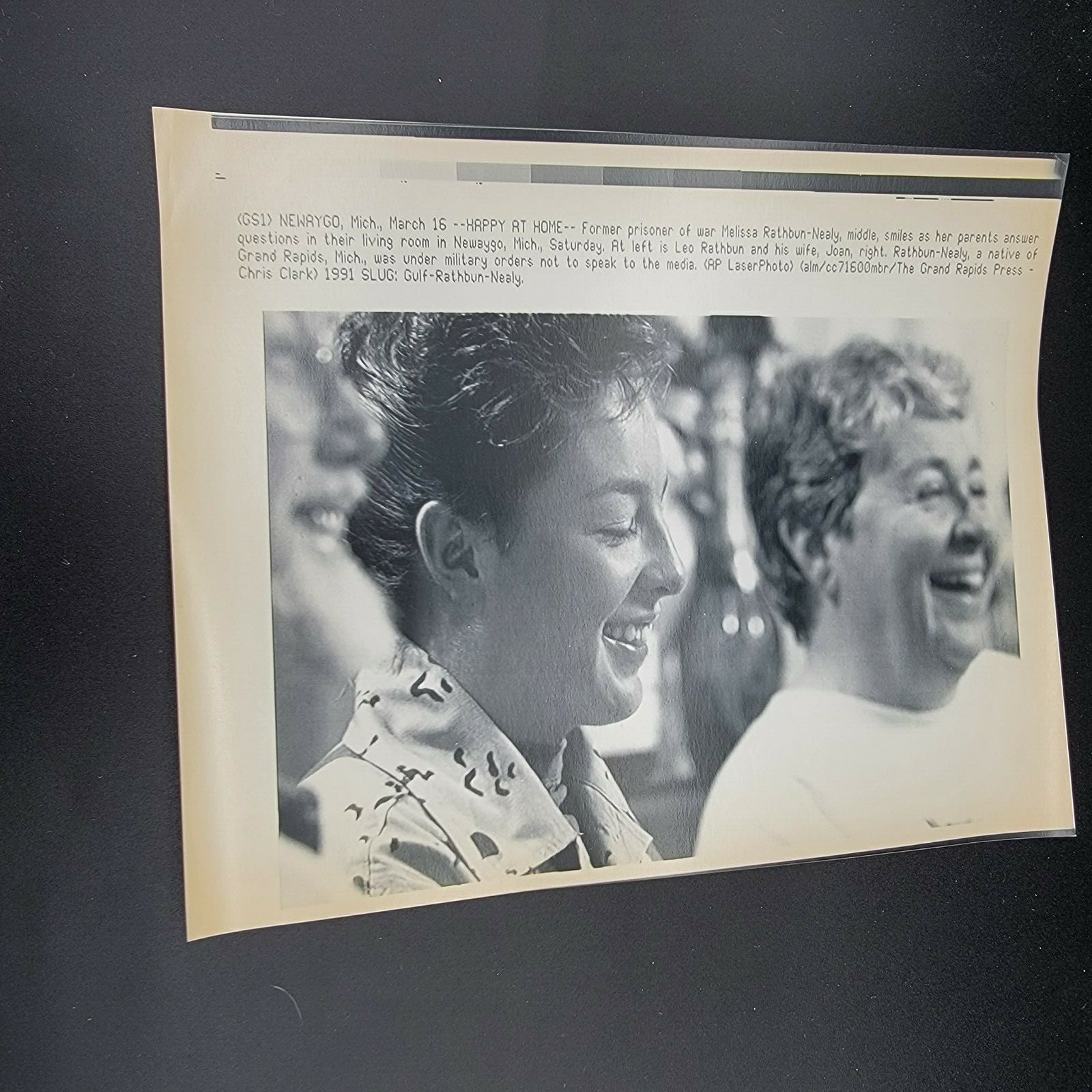 Happy At Home AP Leaf Desk Press Photos Gulf War 1991 Newaygo, Mich