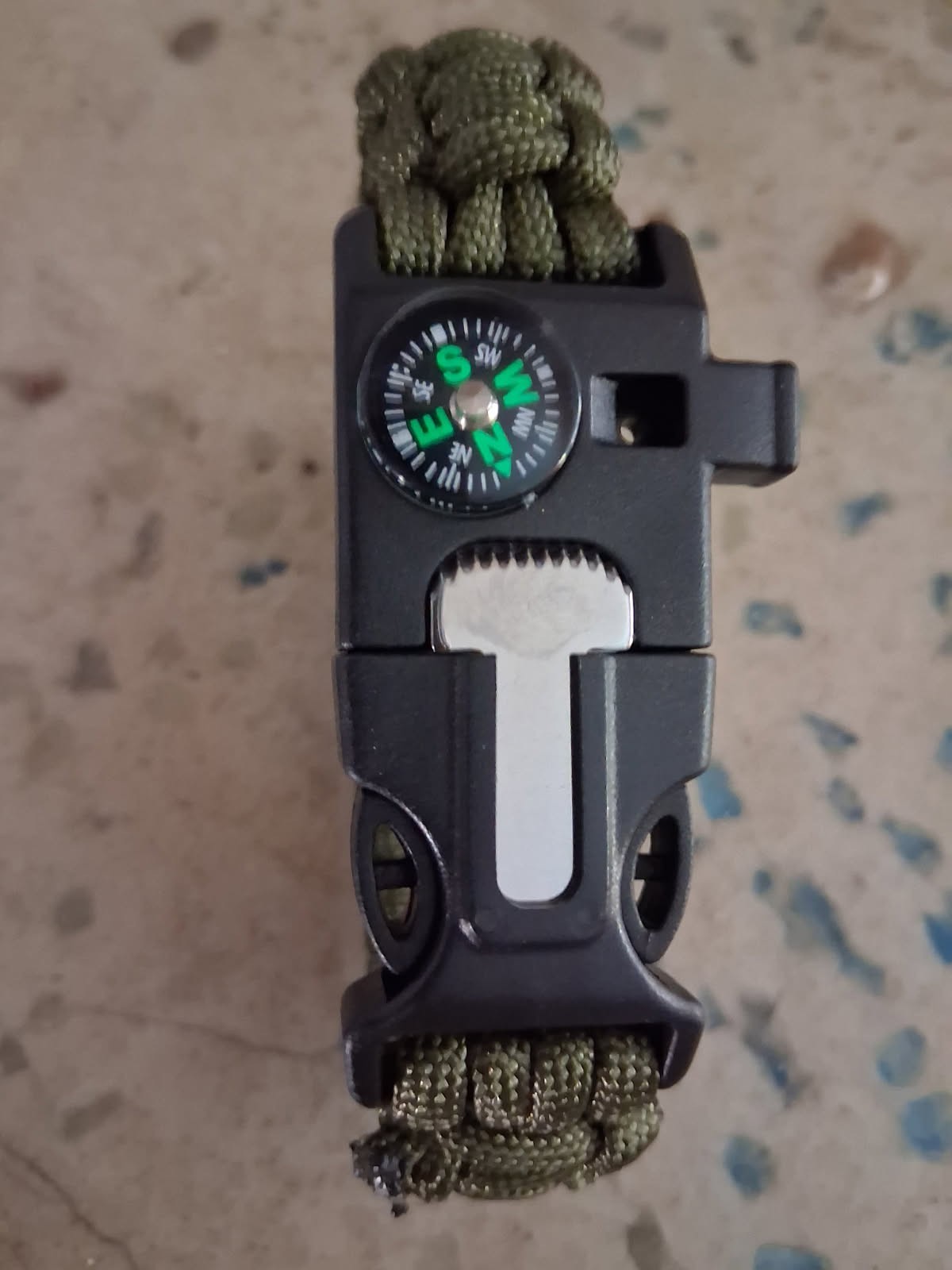 Paracord Survival Tactical Braclet.  10"...Compass,Dragon Teeth, Fire Starter