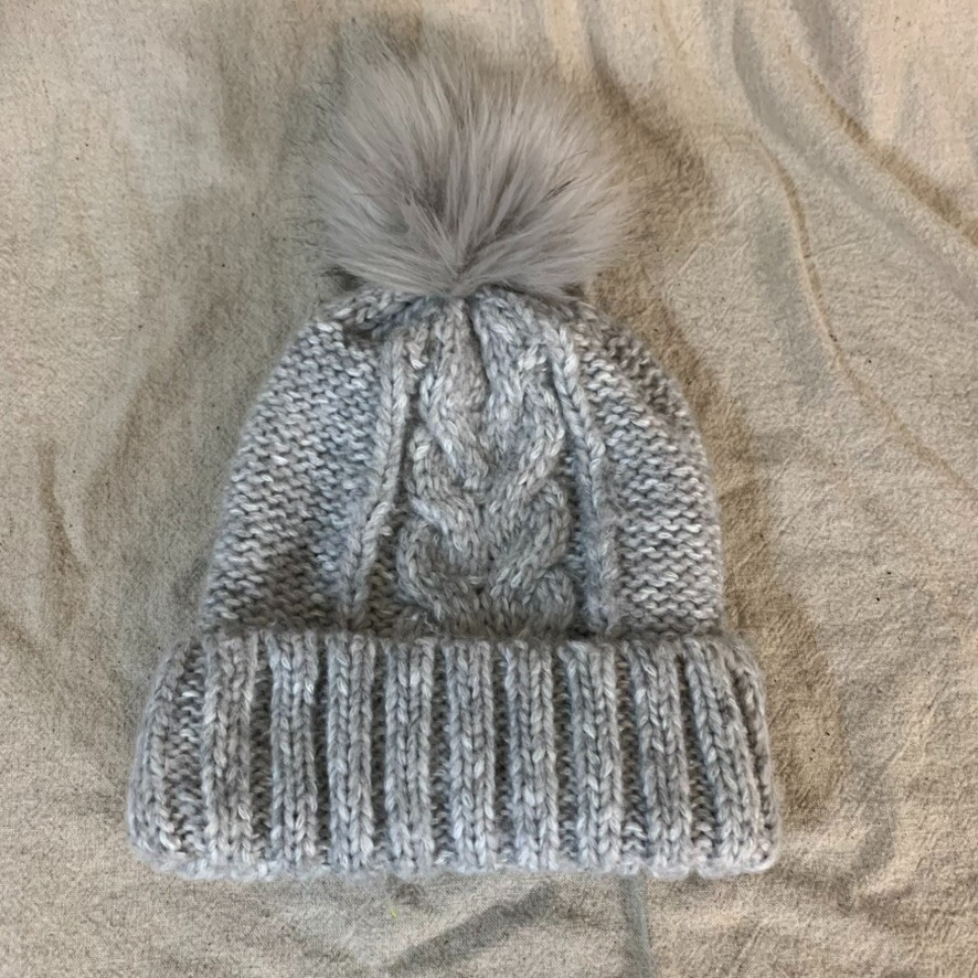 Aerie One Size Winter Hat Gray Beanie Cable Knit Pom Pom Ball