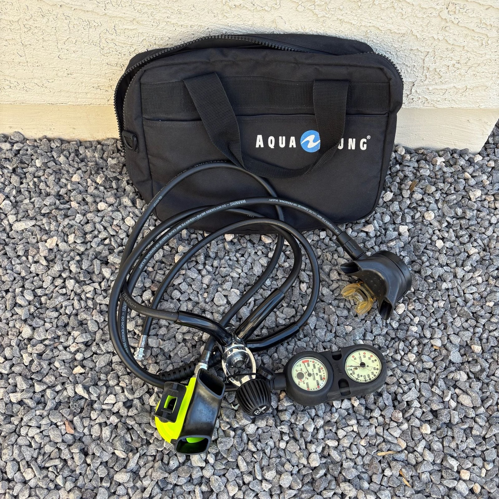 U.S. Divers Aqua Lung Scuba Regulator Set with Pivot Console and Bag