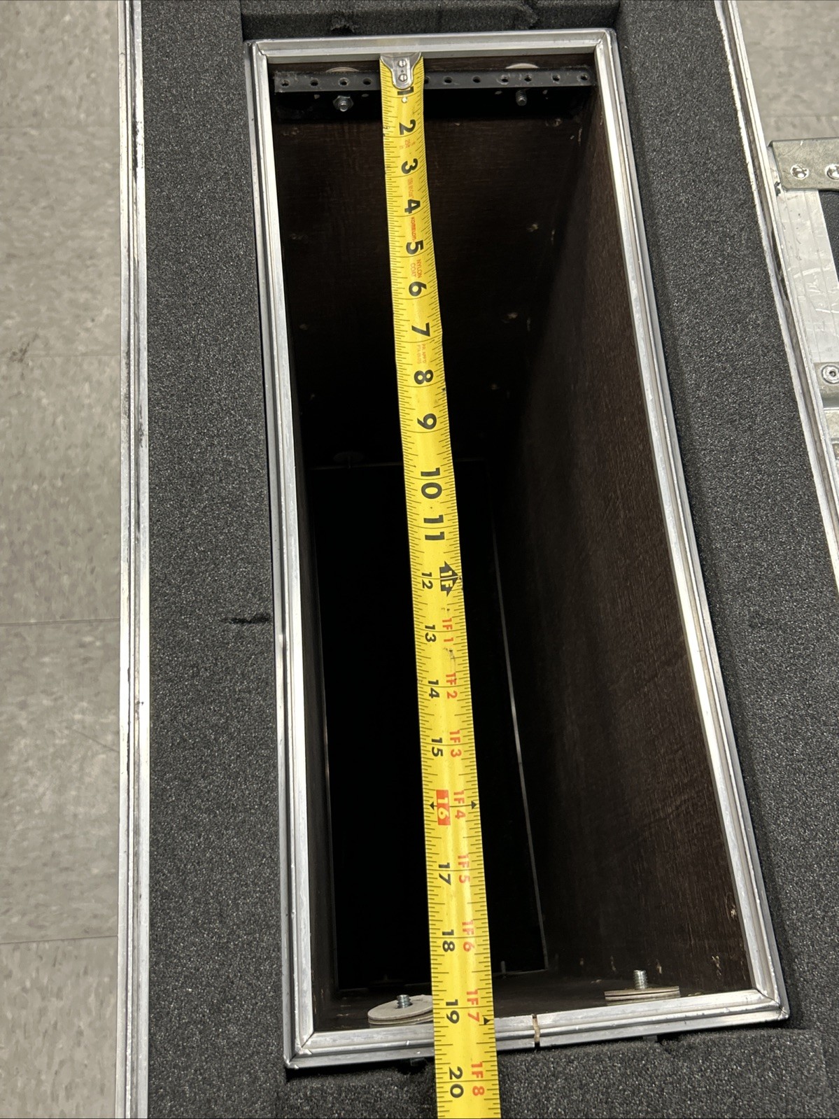Flight Case Server Rack 4U Penn Elcom 19” Wide 21” Depth 2” Foam, missing parts