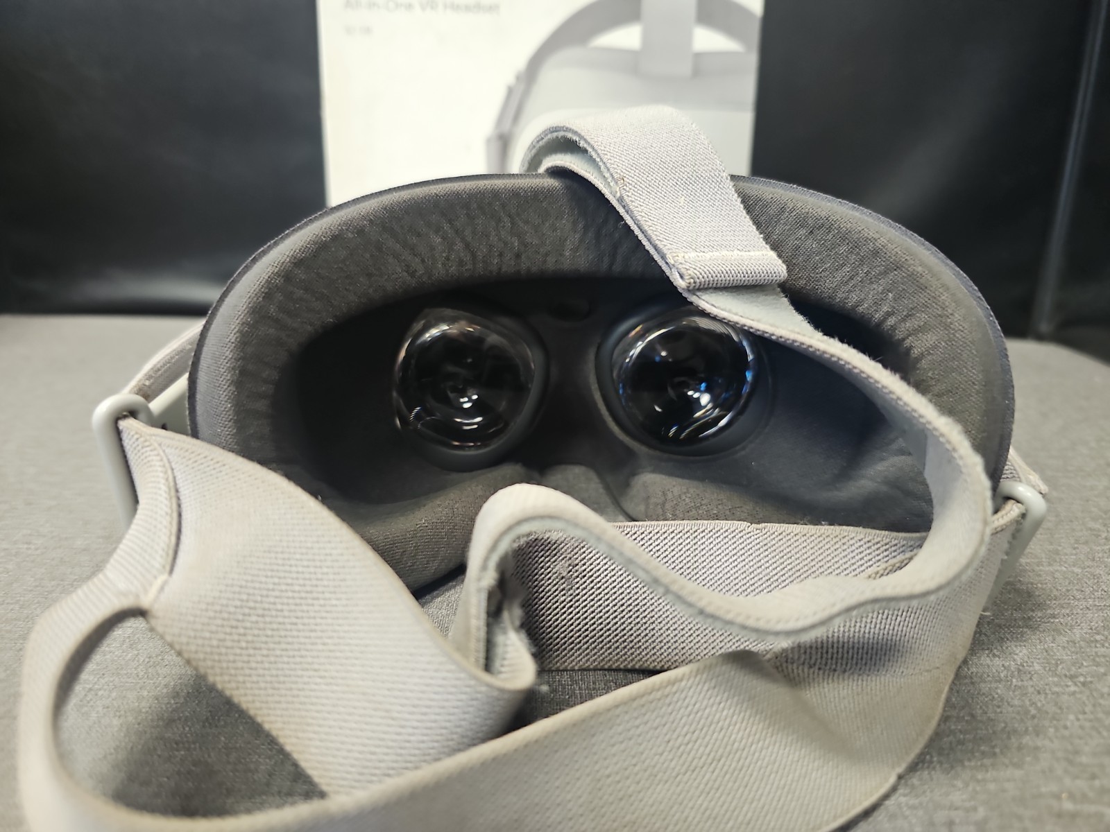 Oculus Go 32GB Standalone Virtual Reality Headset MH-A32 - No Controller - W/BOX