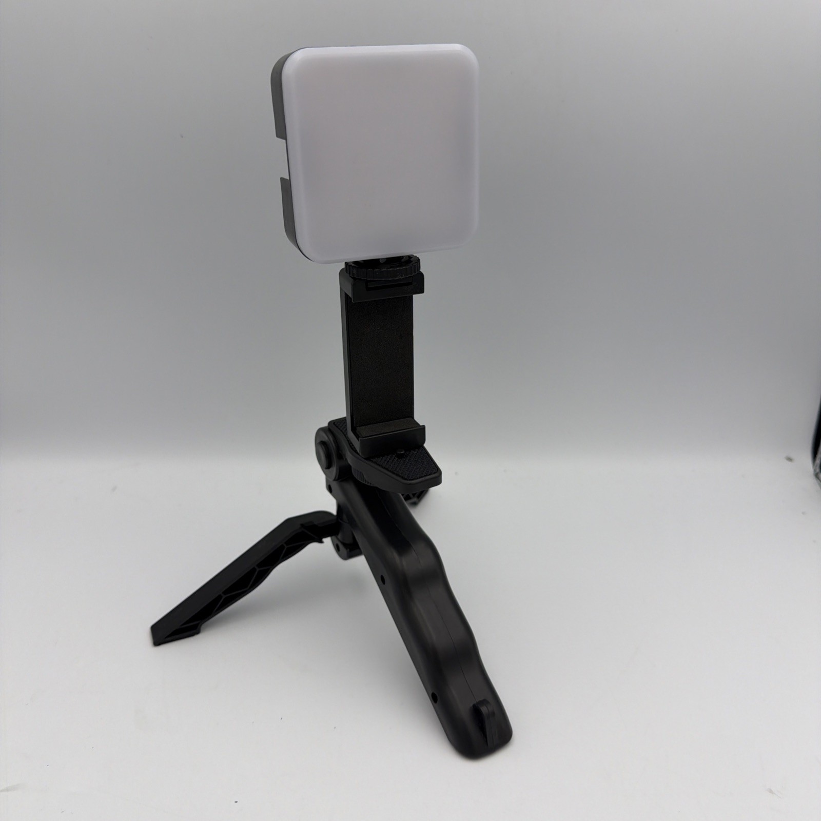 LED Video Light with Tripod & Phone Holder – Dimmable Rechargeable Studio Lamp