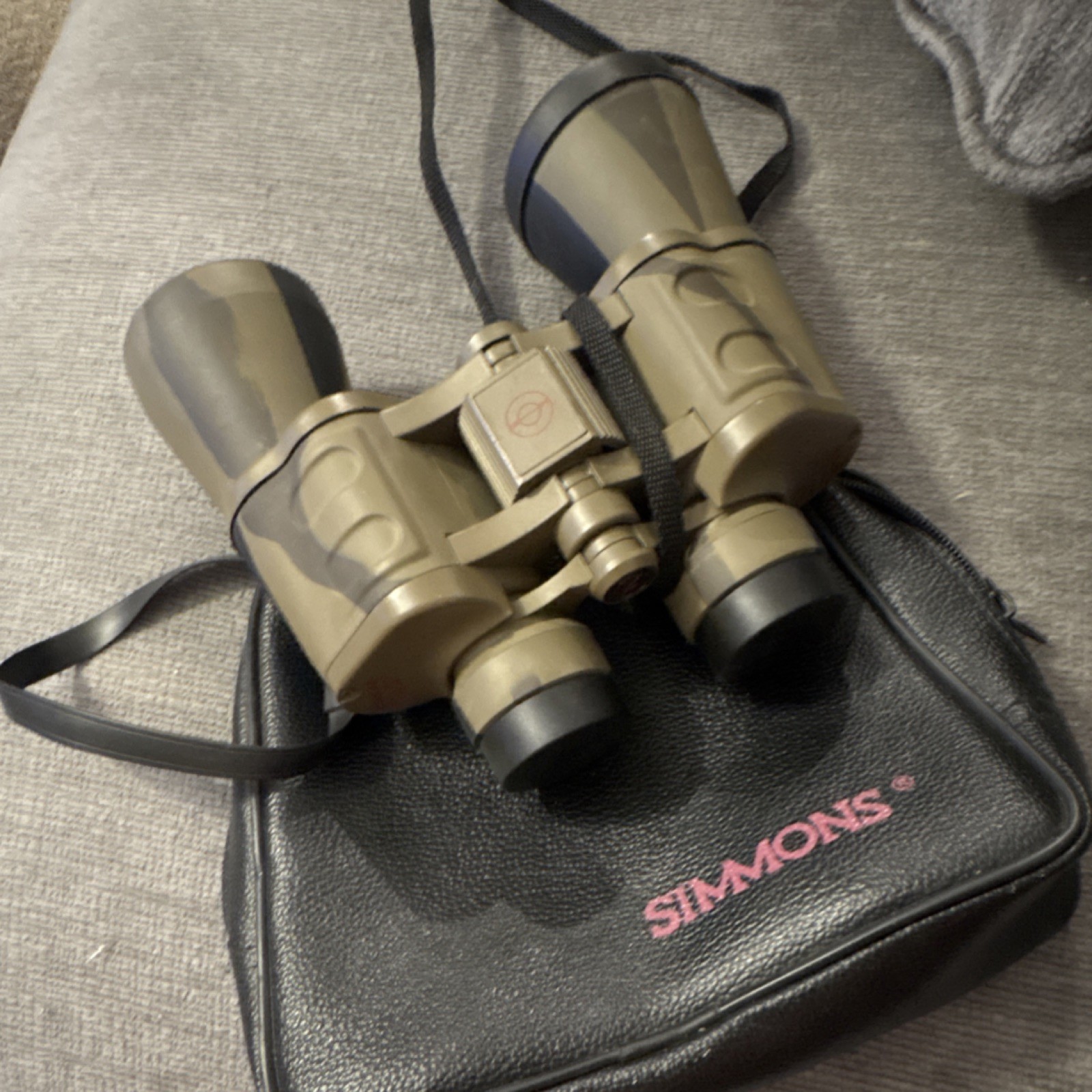 Simmons Hunting Camouflage Binoculars Porro Prism With Lens Cover & Carry Case