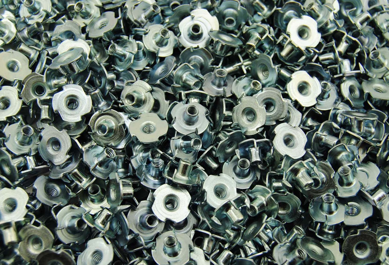 (500) Zinc Plated 8-32 x 1/4 Tee Nuts 4-Prong Wood Nut Zinc Plated