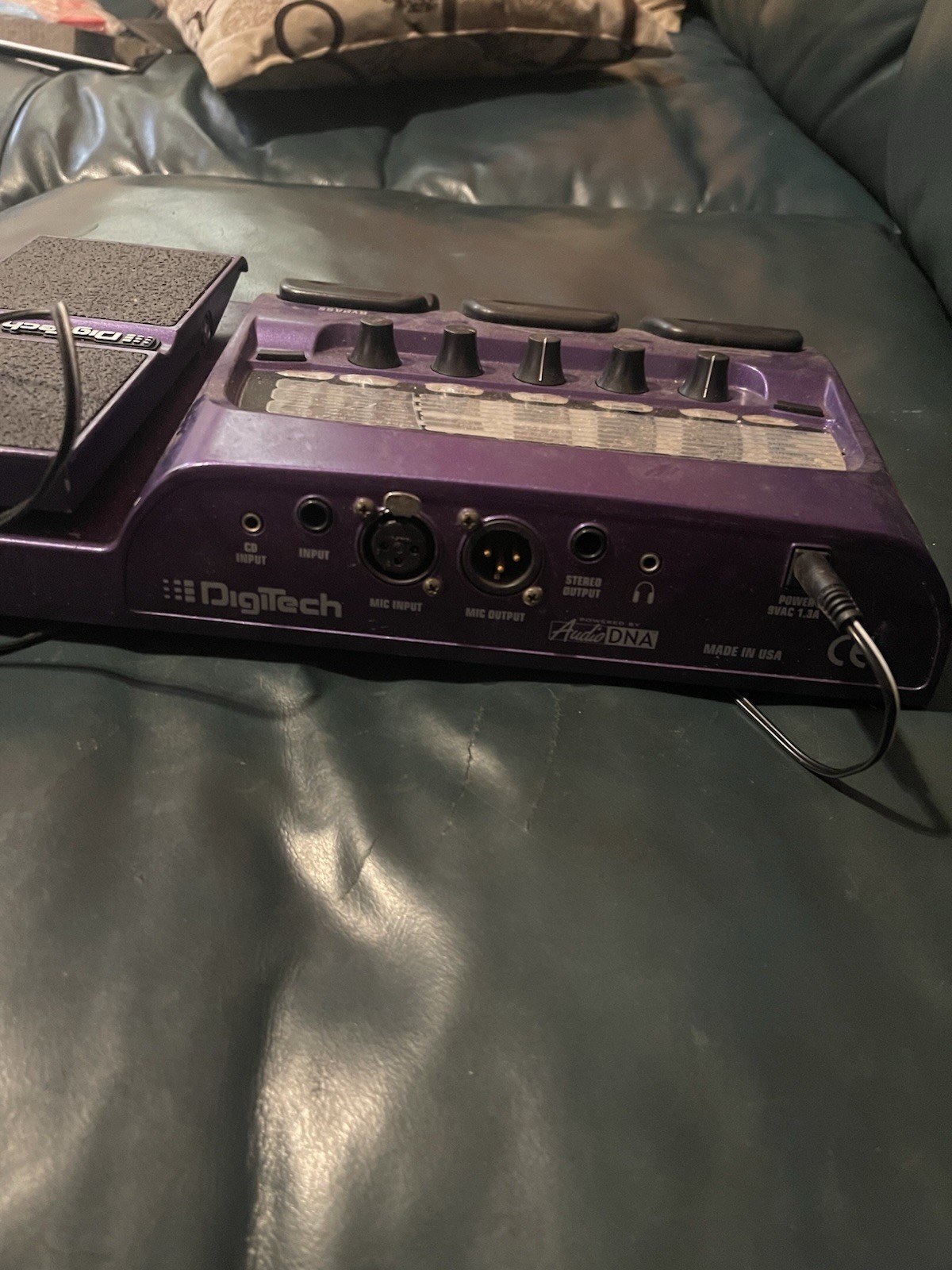 DigiTech Vocal 300 Digital Vocal Effects Processor Pedalboard VOC300V