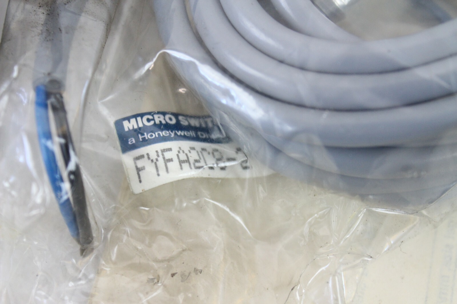 New Honeywell Proximity Sensor Proxy Micro Switch 20-260VAC PK82525 FYFA2C8-2