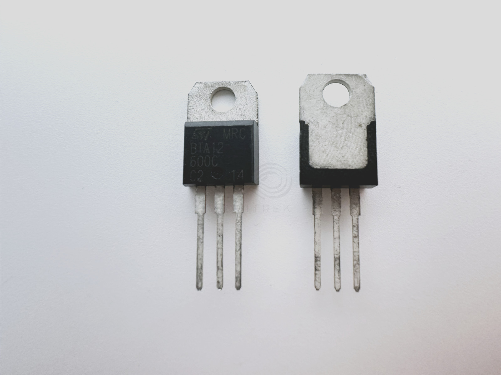 5PCS BTA12-600C STM Insulated Tab Triac 600V 12A IGT 50mA to 100mA TO-220