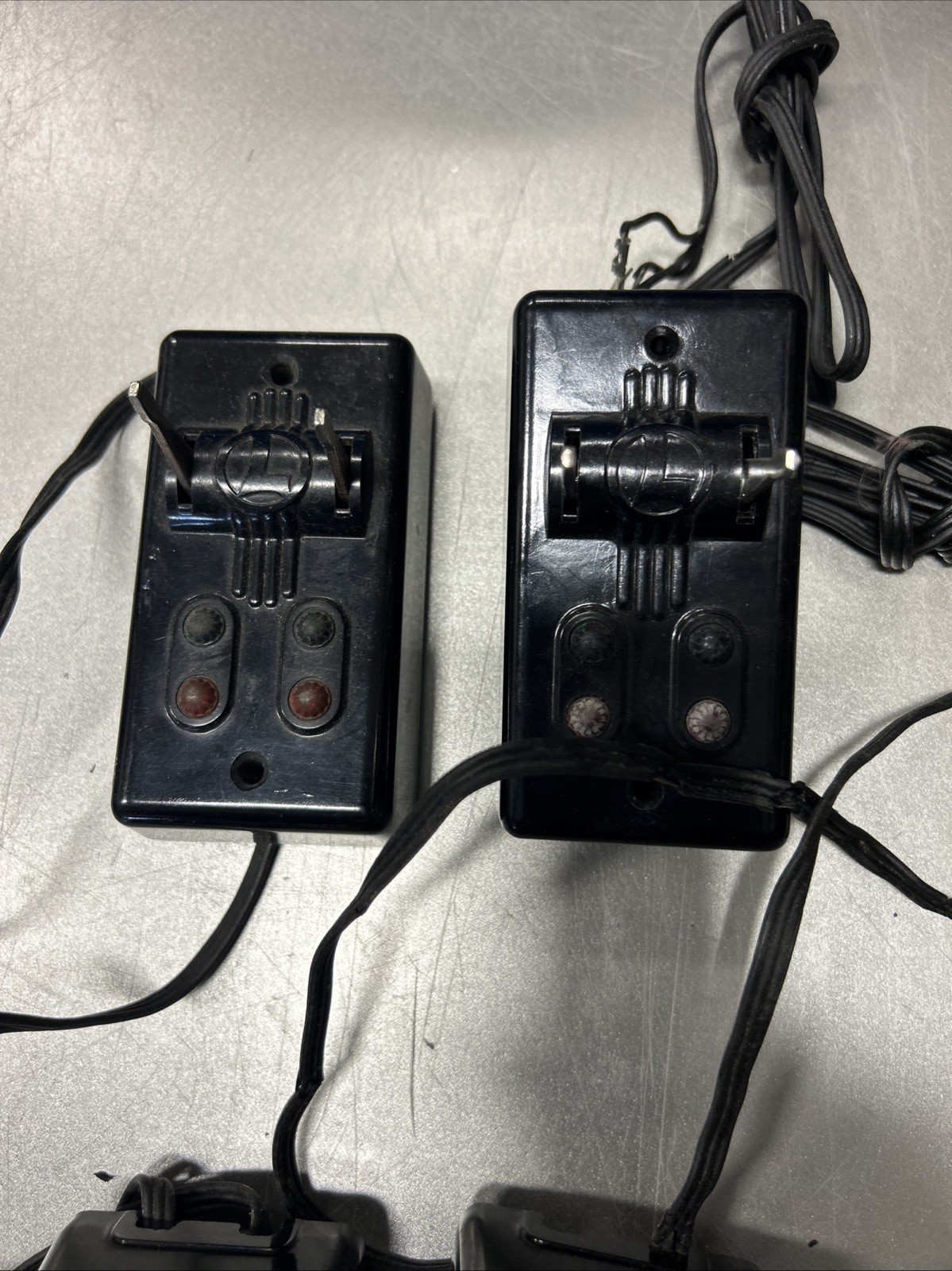 LIONEL POSTWAR 4-#1122-100 DUAL SWITCH TRACK CONTROLLERS UNTESTED✅