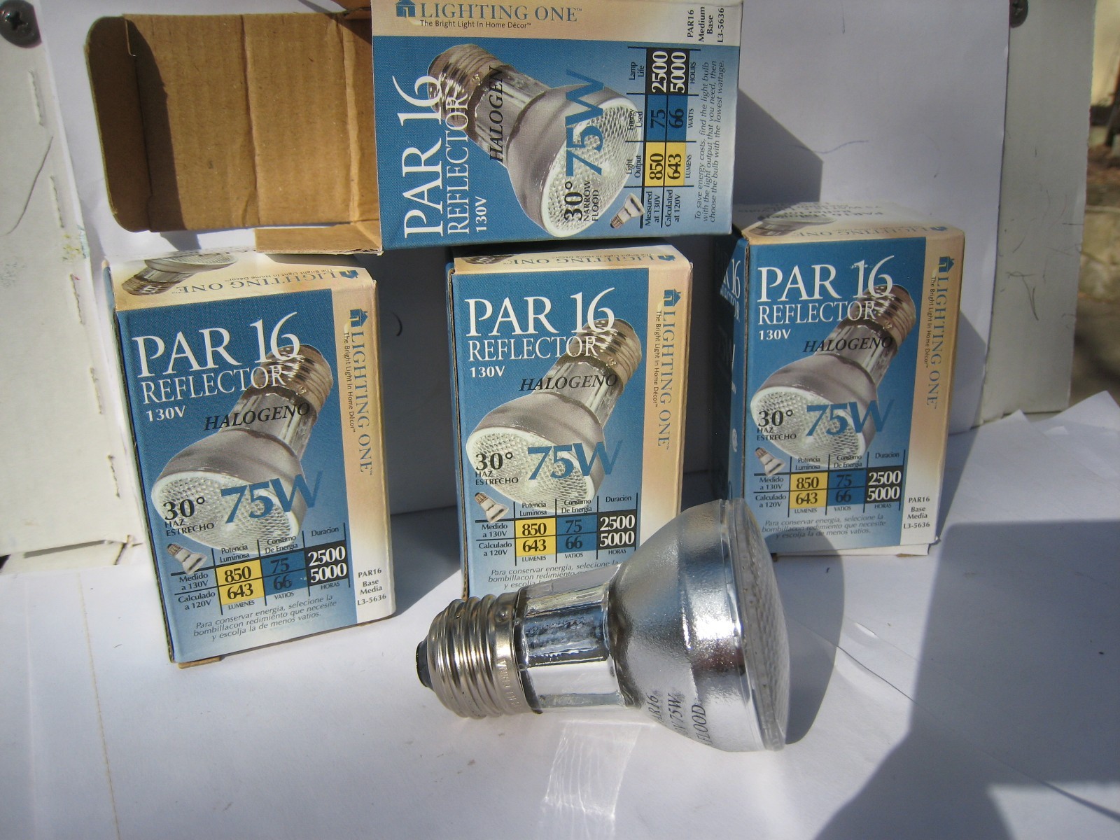 4 yes 4 PAR16 30 Degree  Narrow Flood 75 Watt medium base  130V L35636 L3-5636