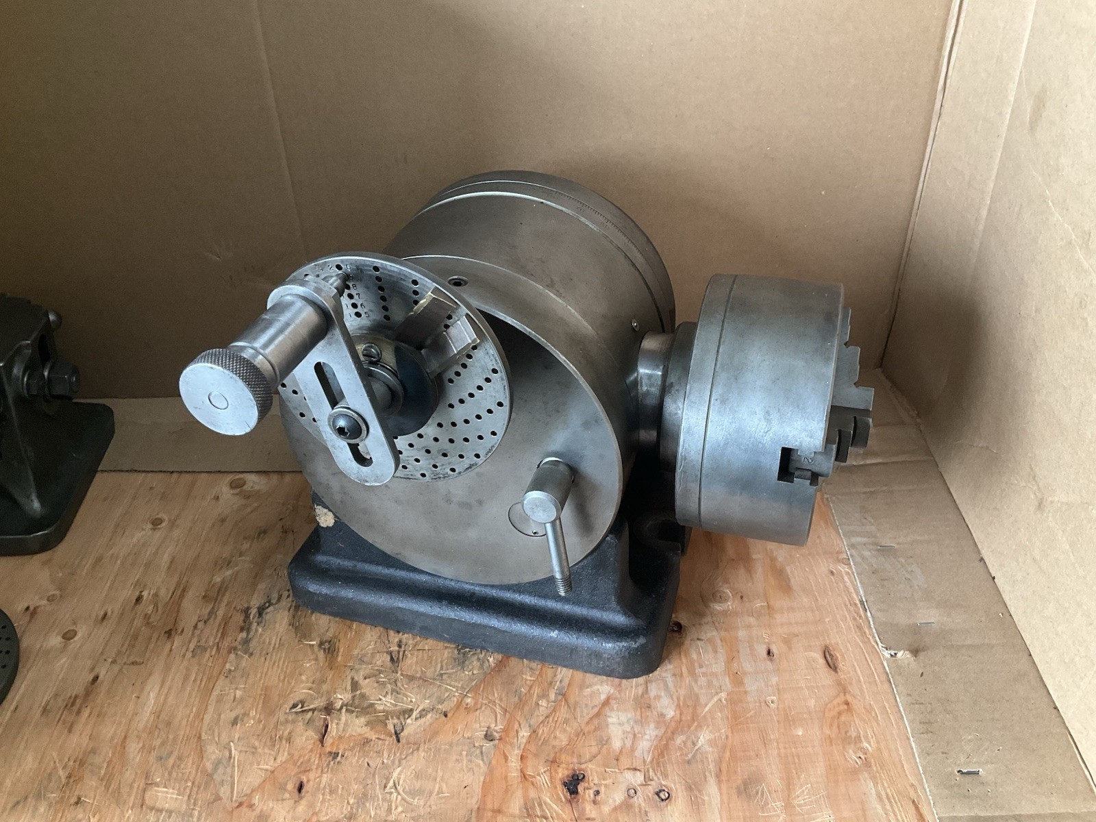 L-W LW Chuck Dividing Indexing Head w/ Tailstock, 3 Jaw, 3 Plates