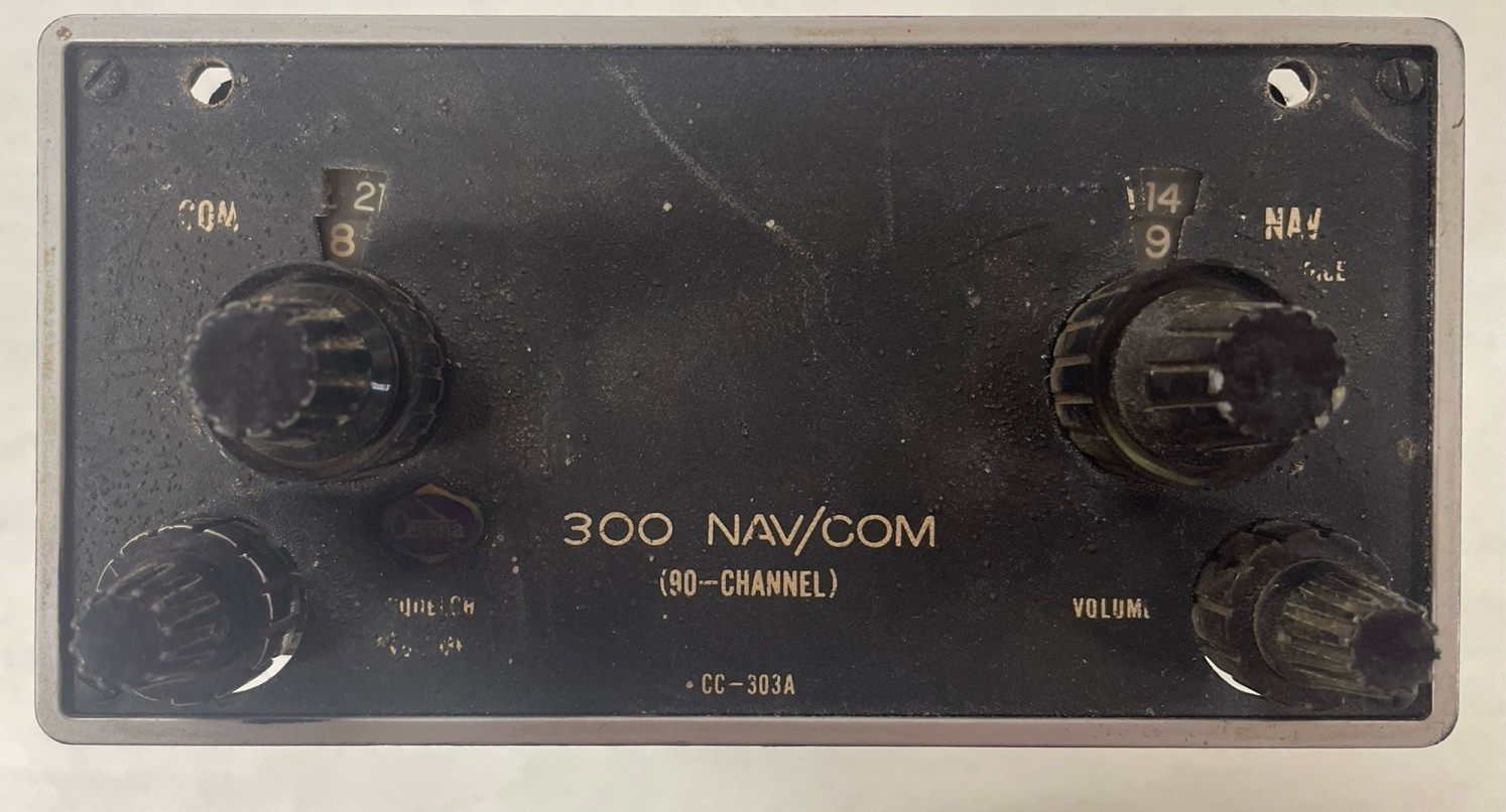CESSNA 300 NAV/COM (90-Channel) CC-303A Receiver REC Transmitter Untested -Parts