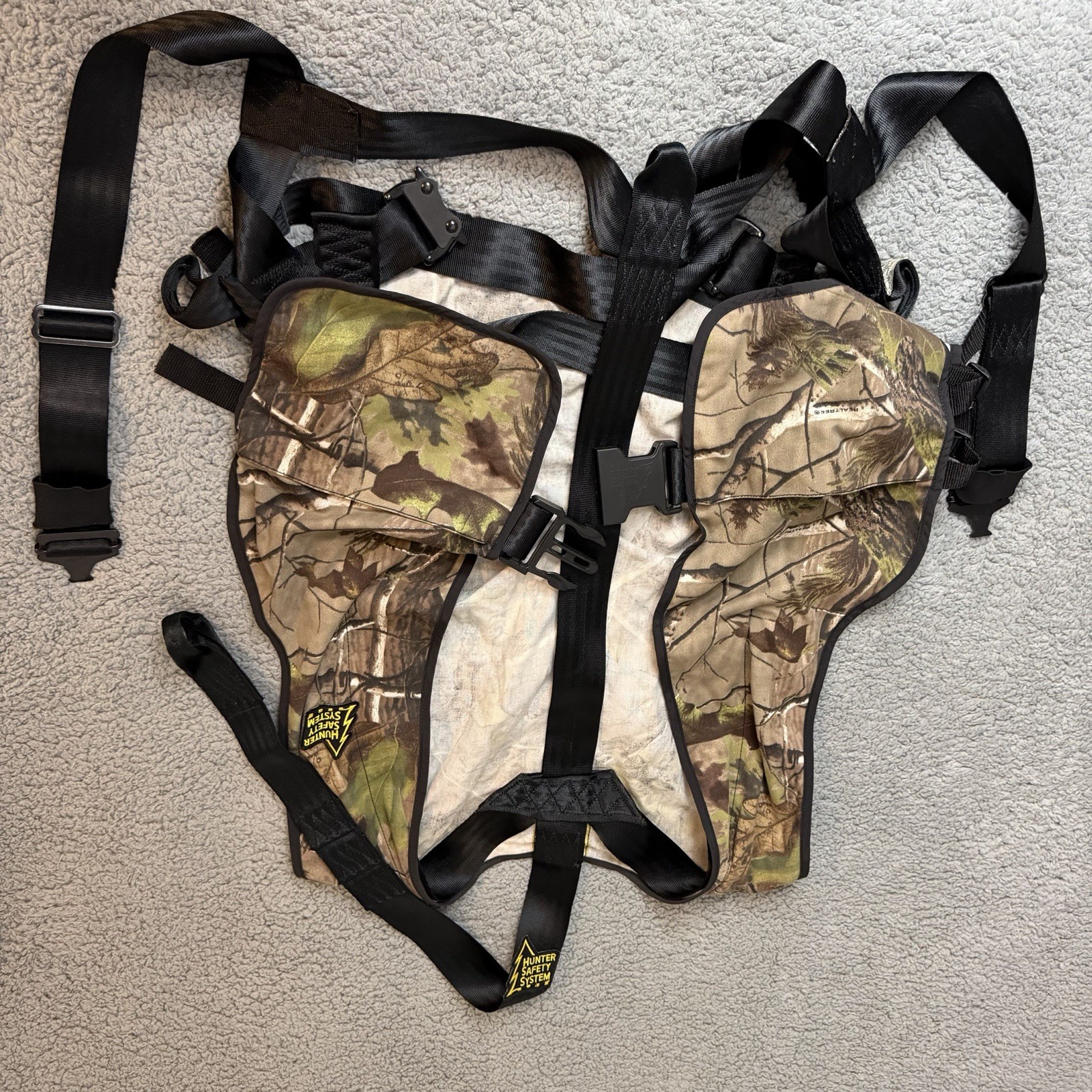 Hunter Safety System Vest Harness Size L / XL 300 lb Max Camo Hunting Game