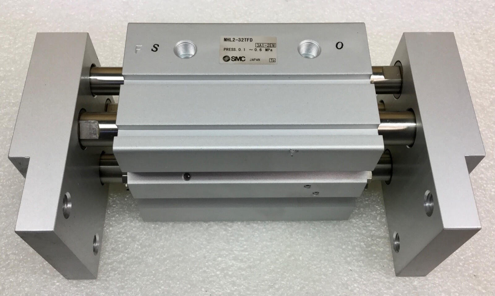 SMC MHL2-32TFD PNEUMATIC 2-FINGER GRIPPER NEW NO BOX