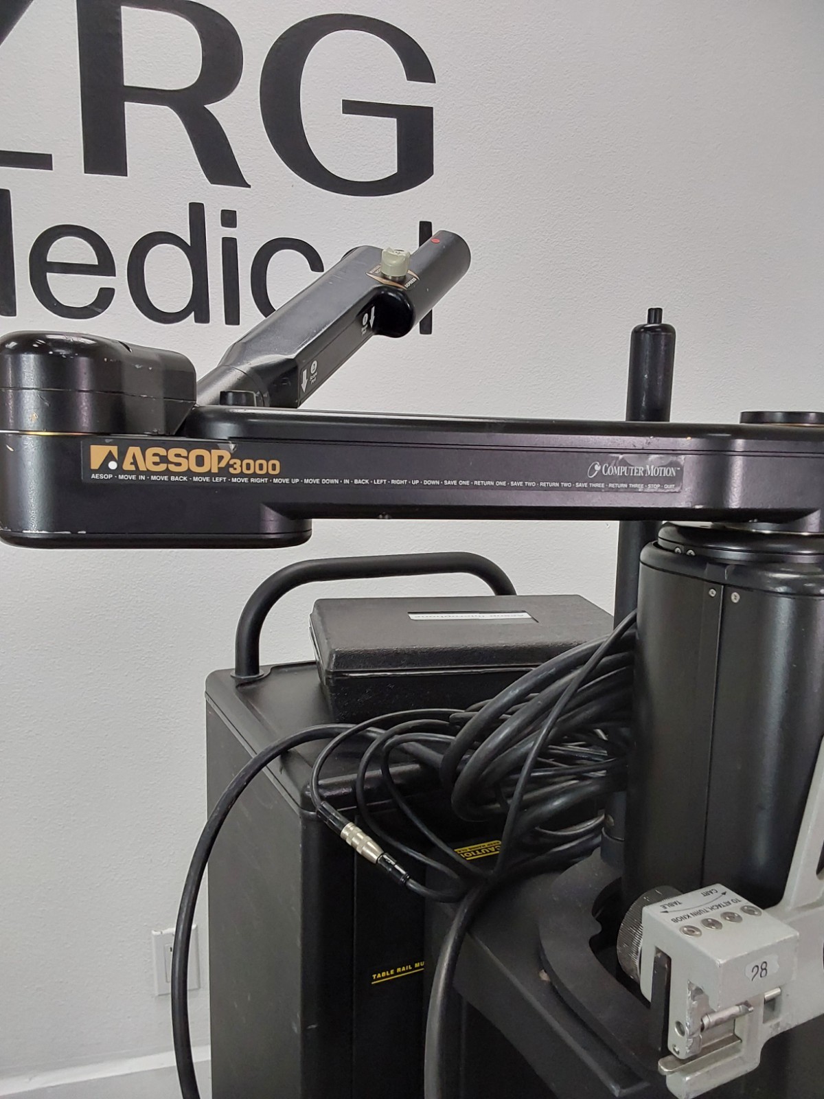 INTUITIVE SURGICAL AESOP 3000 Surgical Robot System