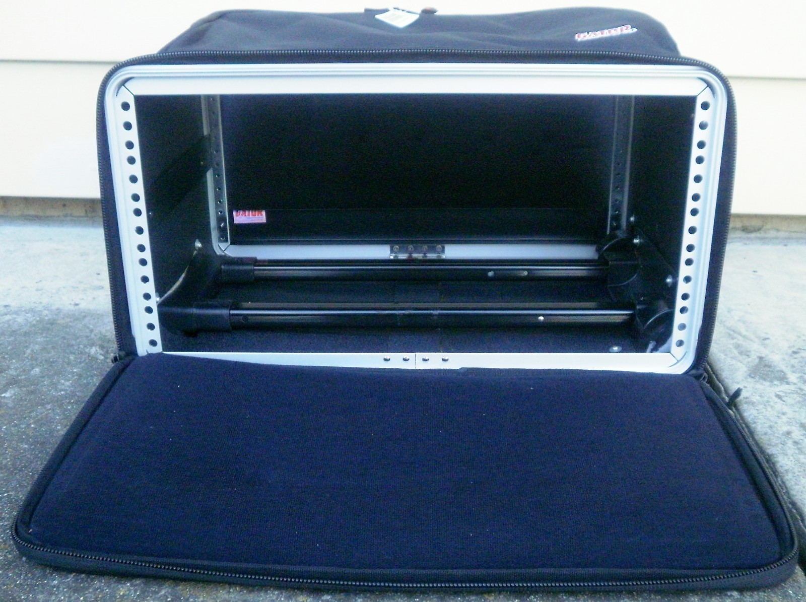 Gator Case Lightweight Rack Bag Pull Handle & Wheels 4U Rack GR-RACKBAG-4UW