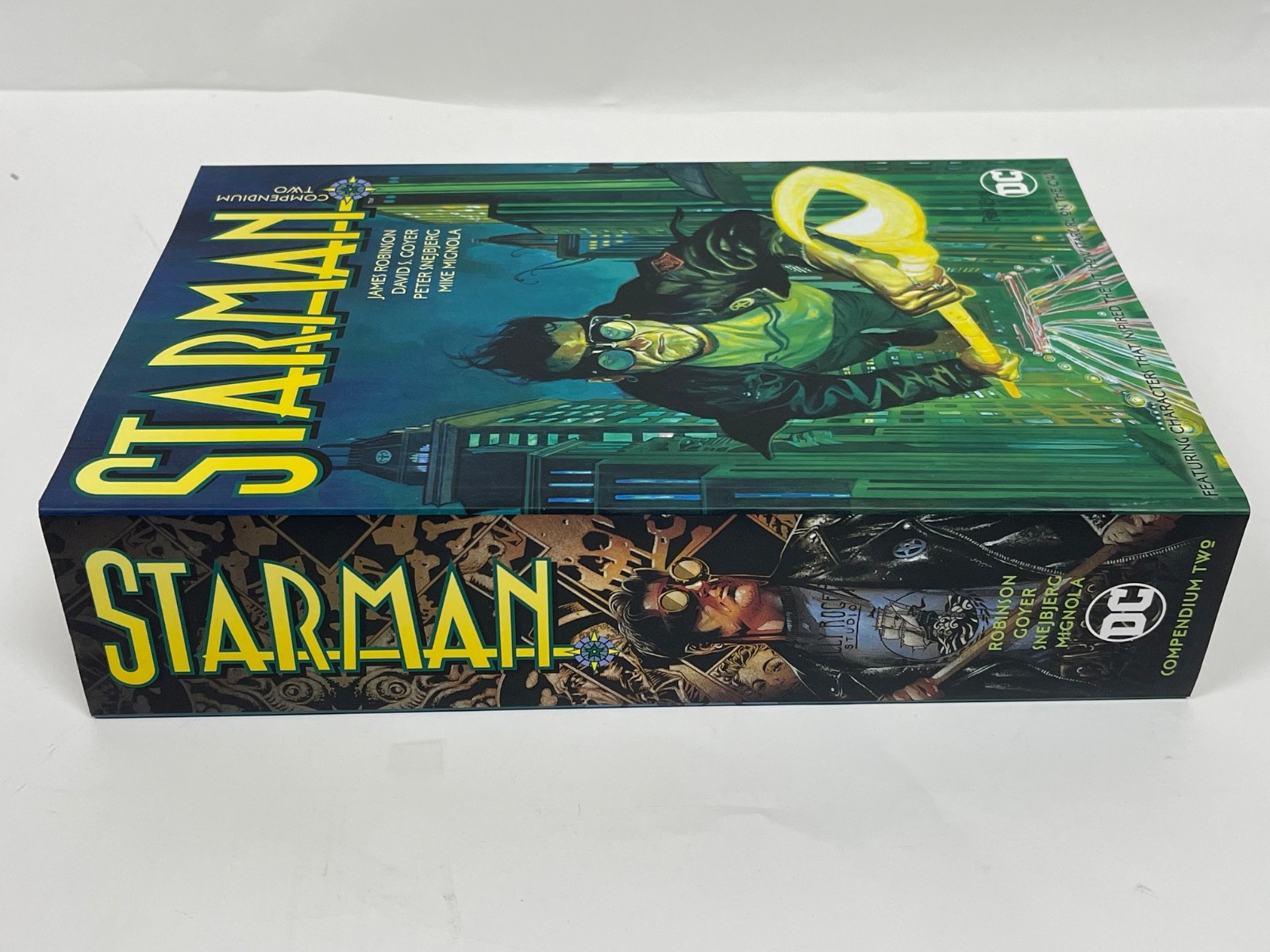 Starman Compendium Vol Two 2 Batman Hellboy Shade DC Comics TPB Paperback