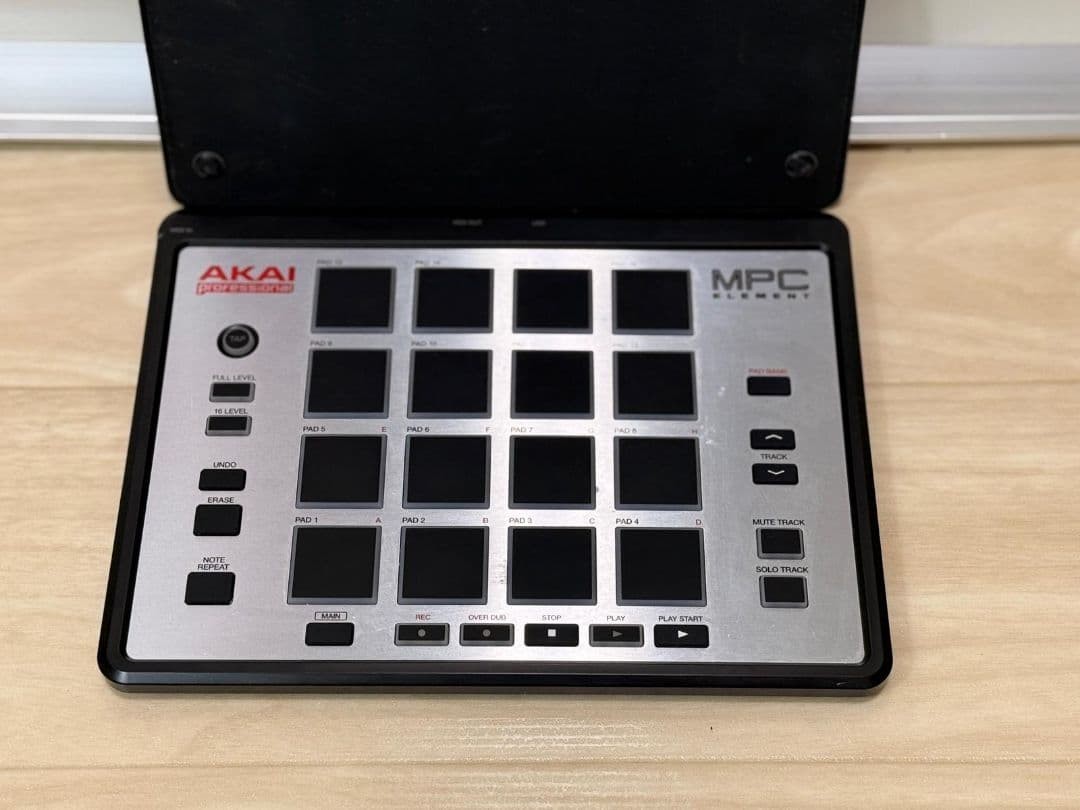 Akai MPC Element DJ Sampler Pro Midi Control Pad