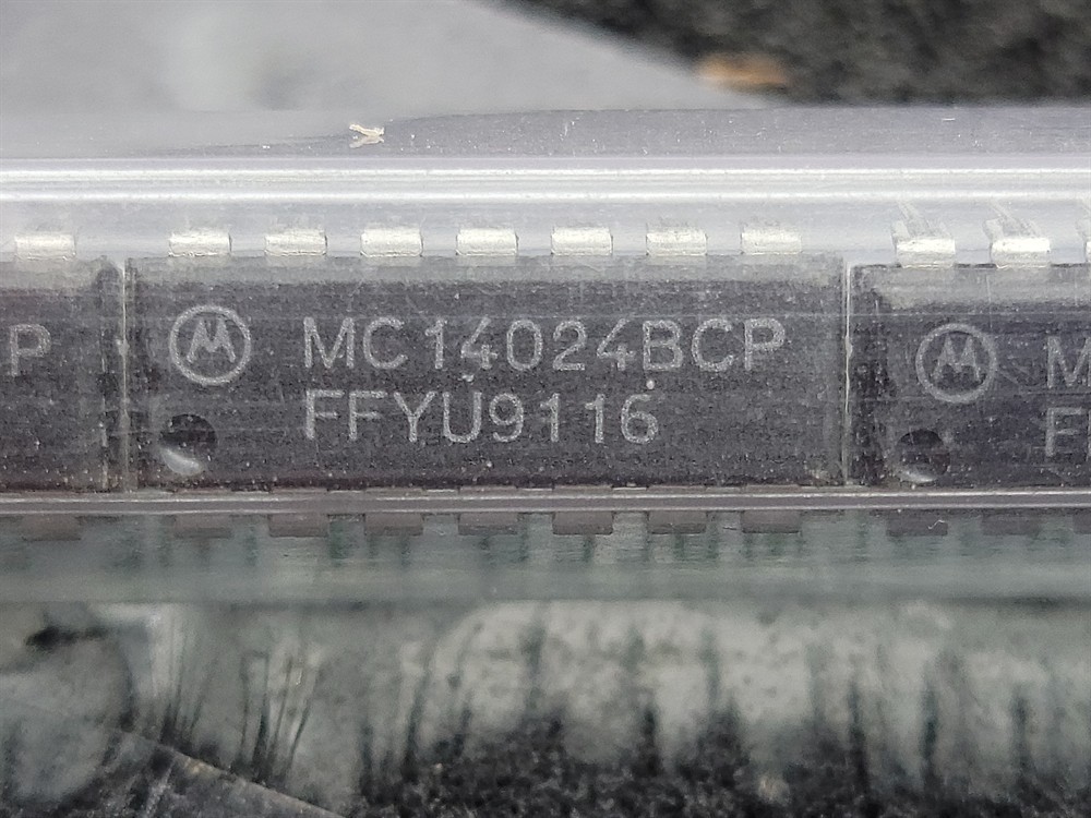 New (30pcs) MC14024BCP MOTOROLA IC Logic