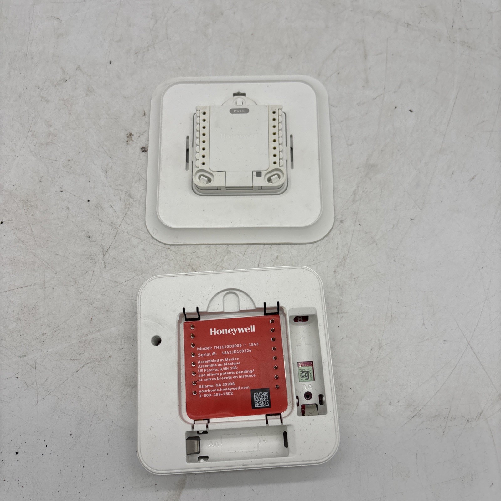 Honeywell TH1110D2009 Thermostat With Mounting Plate